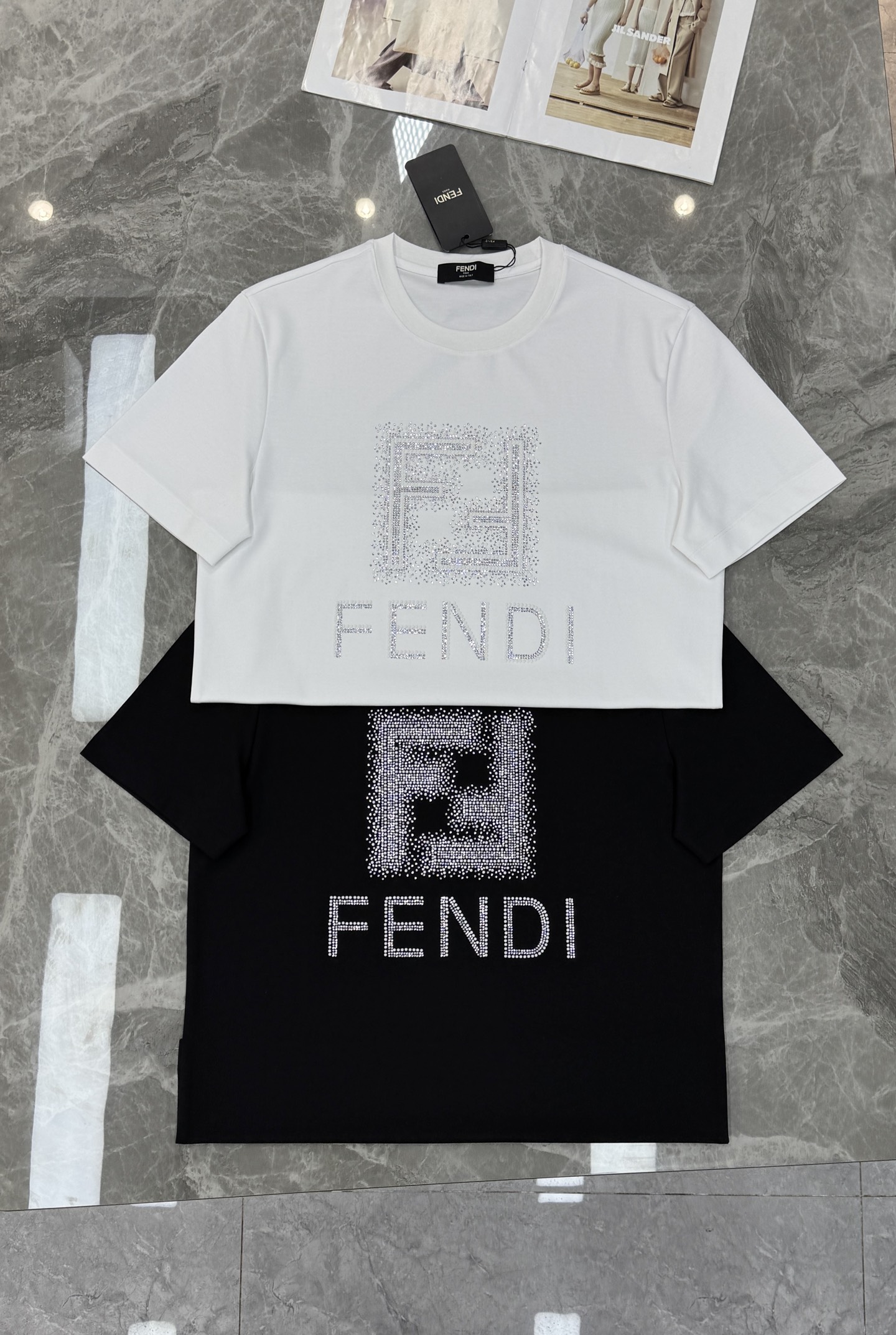 Fendi芬迪26s新款丝光棉T恤.闪亮✨烫钻工艺！采用优质丝光棉面料，柔软亲肤，夏天穿超舒服！正面FE