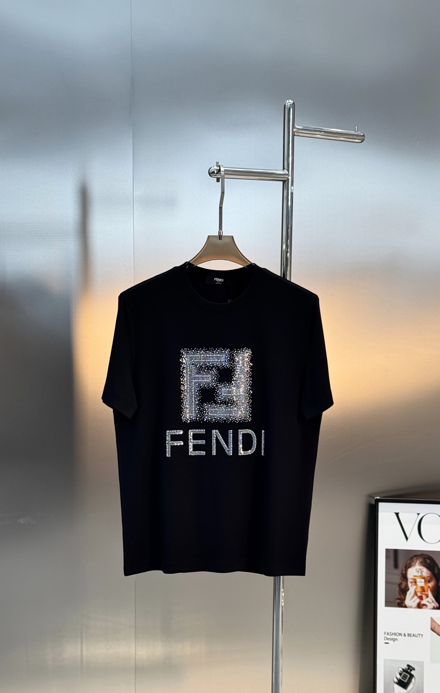 Fendi芬迪26s新款丝光棉T恤.闪亮✨烫钻工艺！采用优质丝光棉面料，柔软亲肤，夏天穿超舒服！正面FE