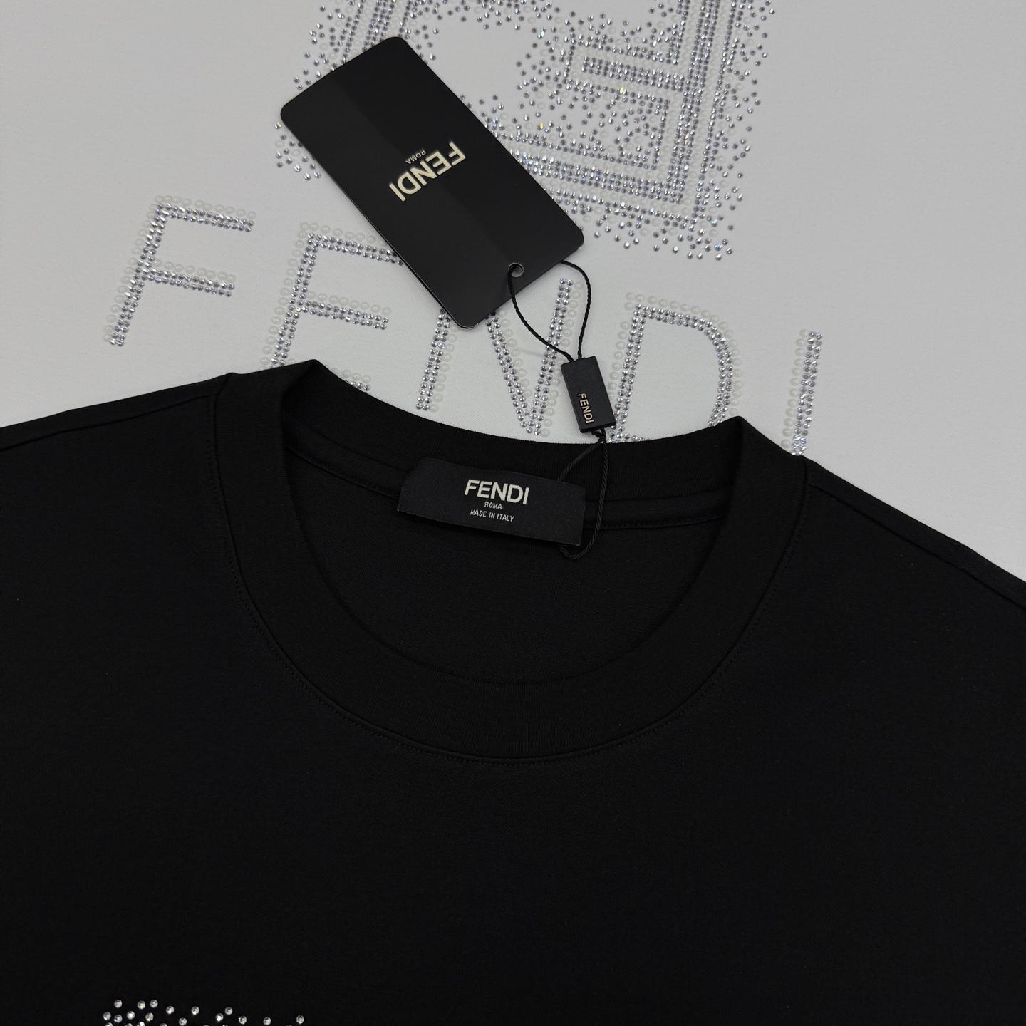 Fendi芬迪26s新款丝光棉T恤.闪亮✨烫钻工艺！采用优质丝光棉面料，柔软亲肤，夏天穿超舒服！正面FE