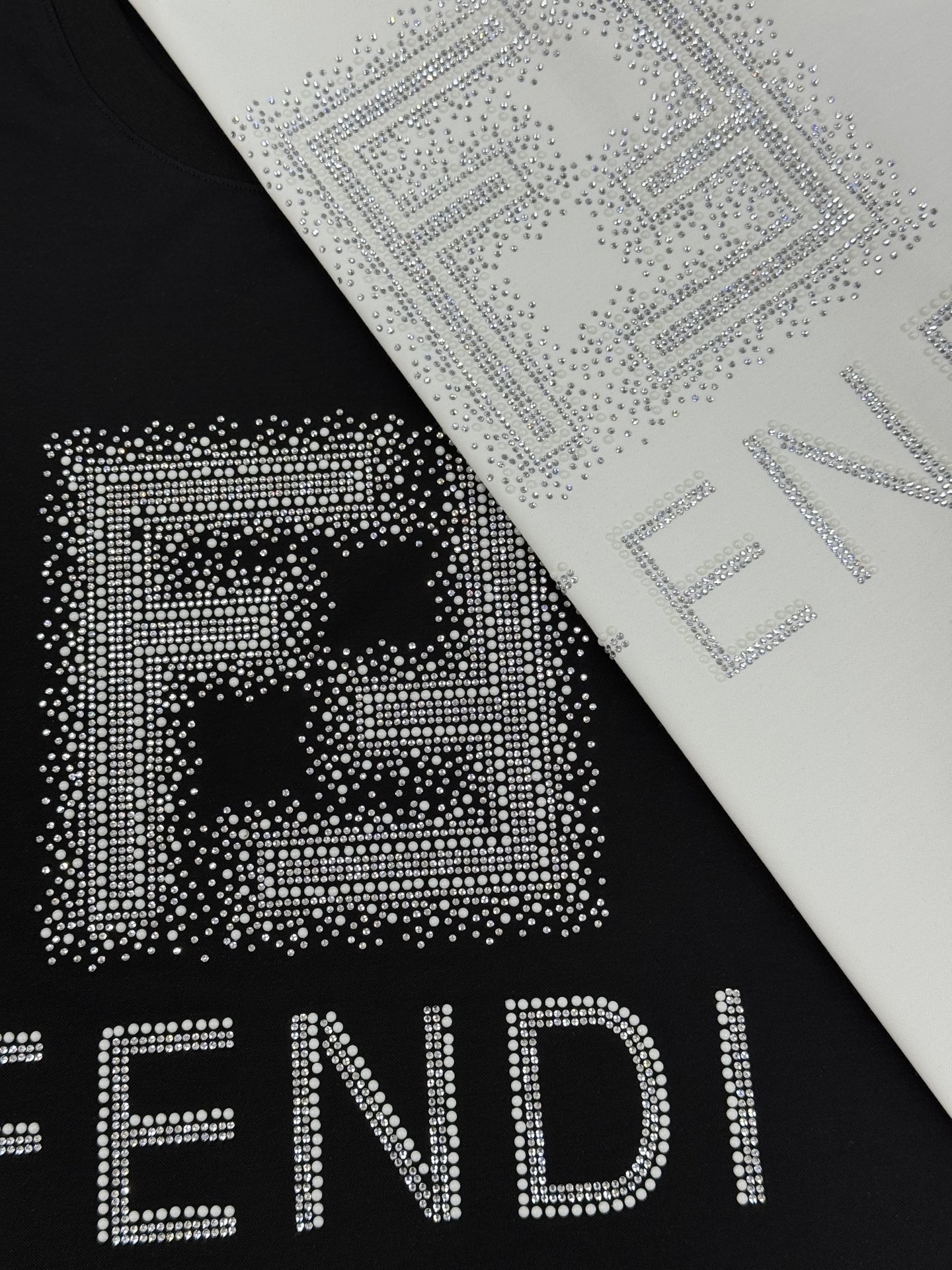 Fendi芬迪26s新款丝光棉T恤.闪亮✨烫钻工艺！采用优质丝光棉面料，柔软亲肤，夏天穿超舒服！正面FE