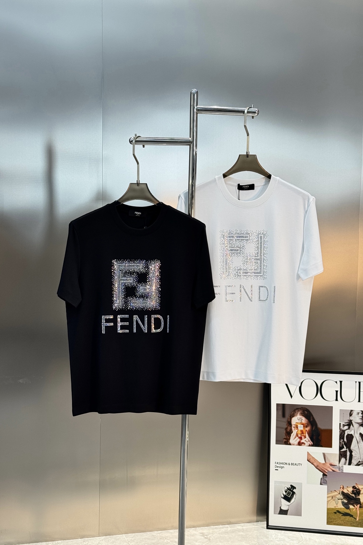 Fendi芬迪26s新款丝光棉T恤.闪亮✨烫钻工艺！采用优质丝光棉面料，柔软亲肤，夏天穿超舒服！正面FE