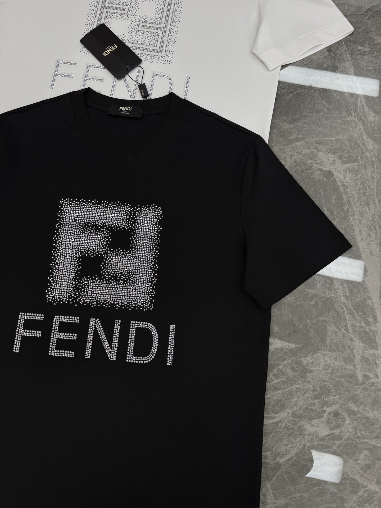 Fendi芬迪26s新款丝光棉T恤.闪亮✨烫钻工艺！采用优质丝光棉面料，柔软亲肤，夏天穿超舒服！正面FE