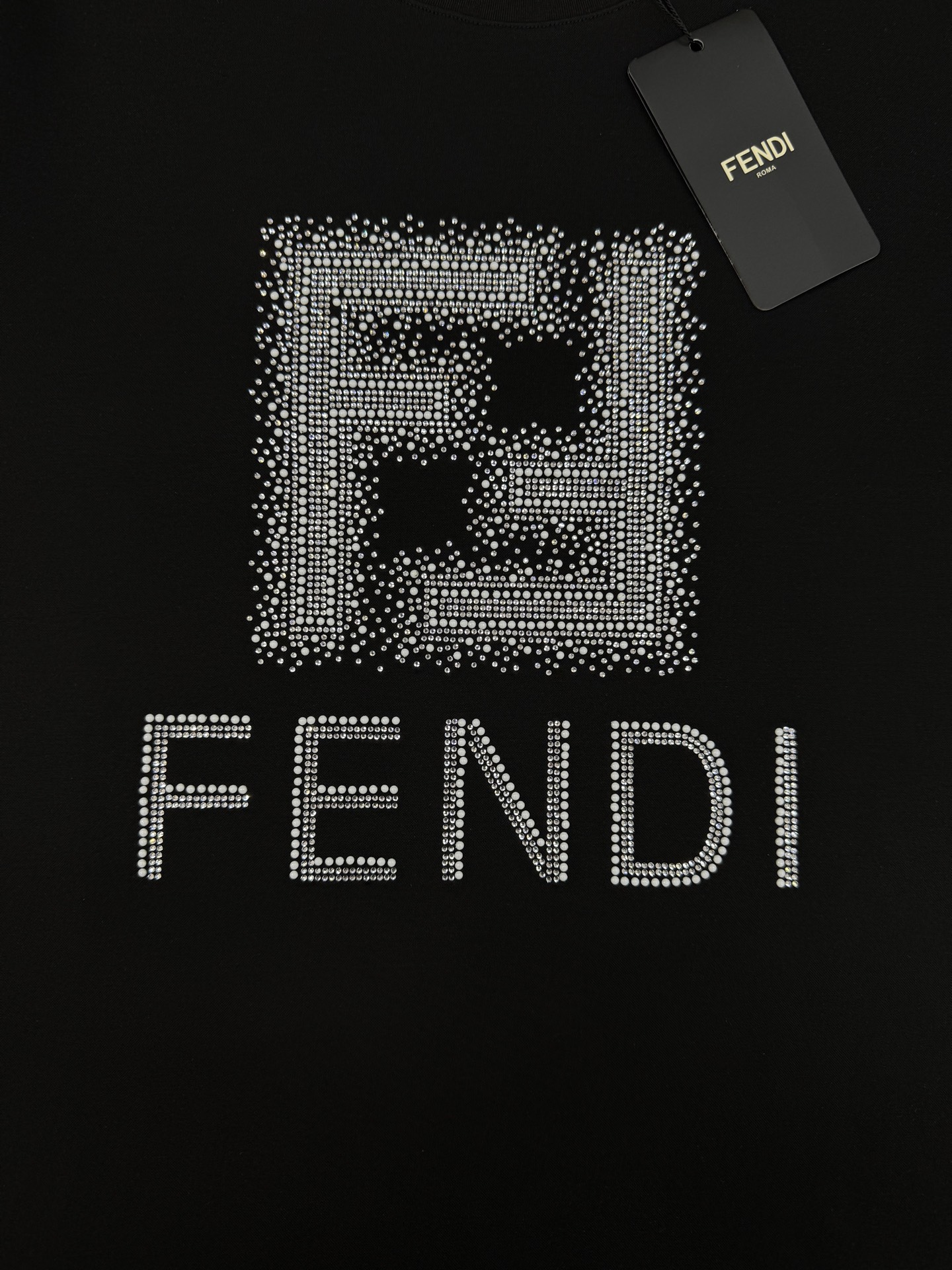 Fendi芬迪26s新款丝光棉T恤.闪亮✨烫钻工艺！采用优质丝光棉面料，柔软亲肤，夏天穿超舒服！正面FE