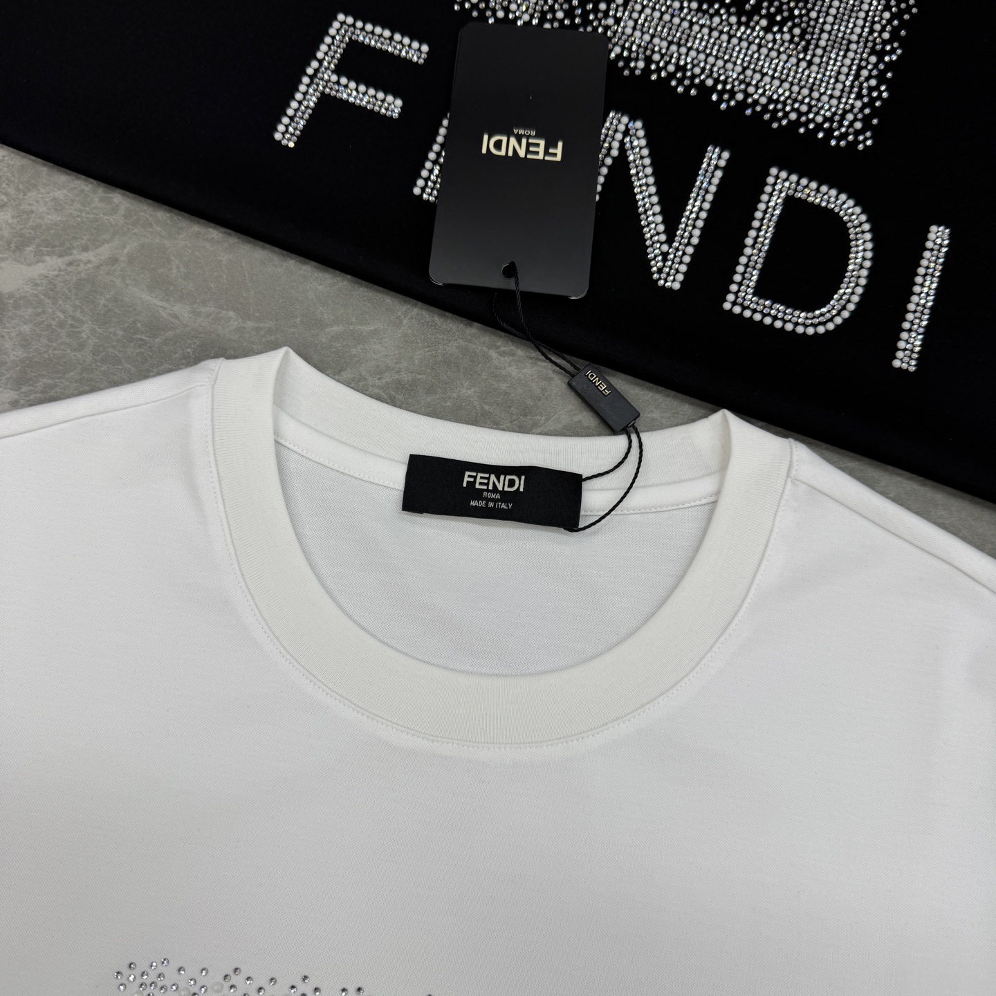 Fendi芬迪26s新款丝光棉T恤.闪亮✨烫钻工艺！采用优质丝光棉面料，柔软亲肤，夏天穿超舒服！正面FE