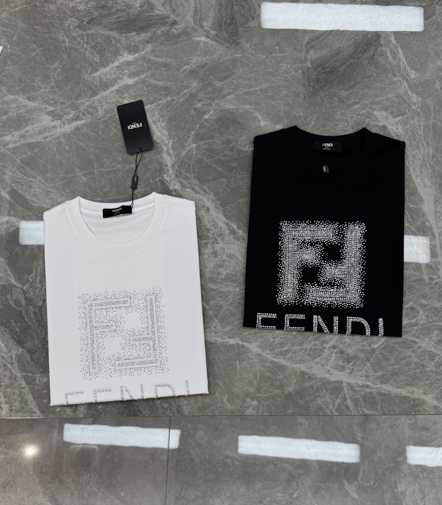 Fendi芬迪26s新款丝光棉T恤.闪亮✨烫钻工艺！采用优质丝光棉面料，柔软亲肤，夏天穿超舒服！正面FE