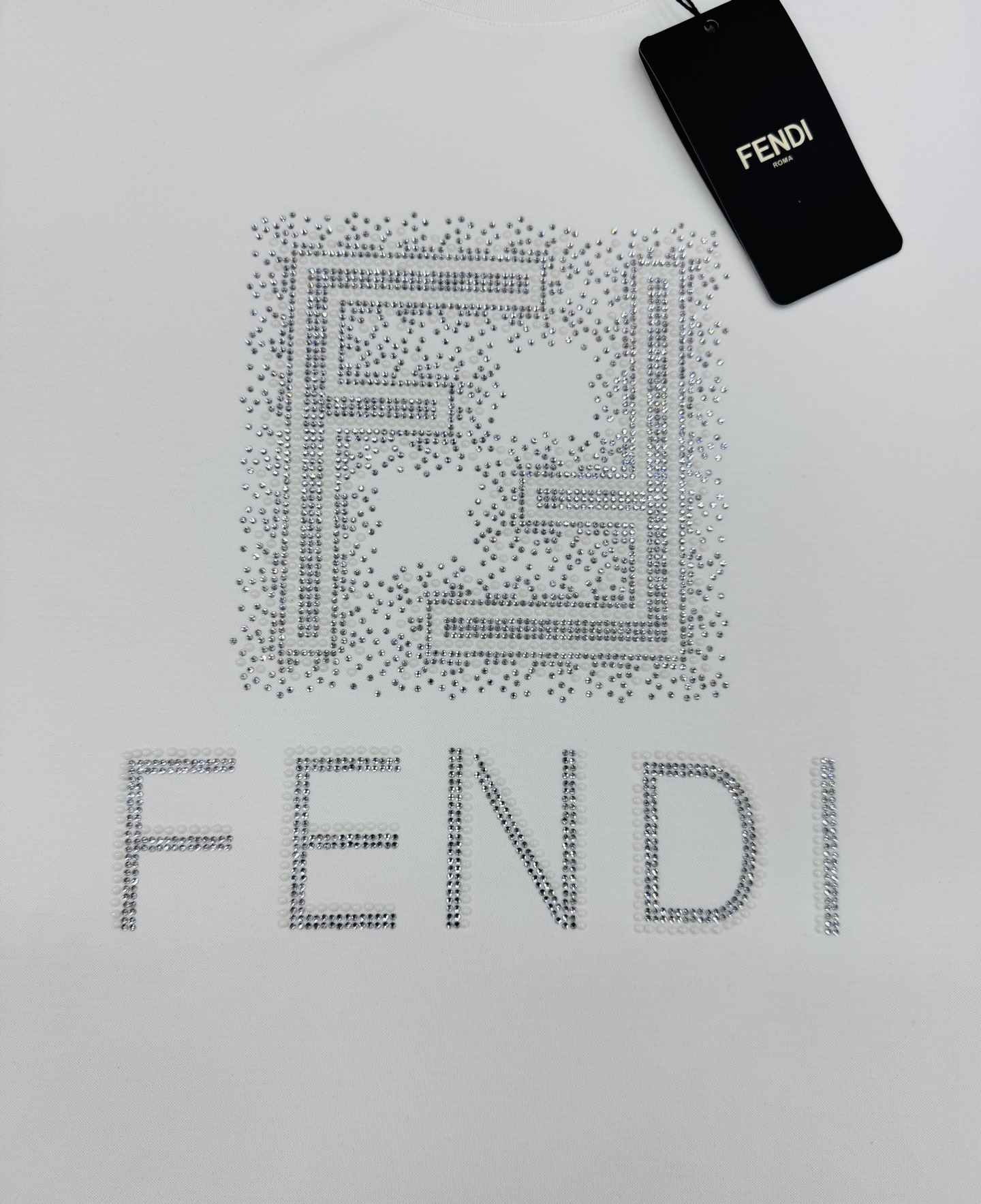 Fendi芬迪26s新款丝光棉T恤.闪亮✨烫钻工艺！采用优质丝光棉面料，柔软亲肤，夏天穿超舒服！正面FE