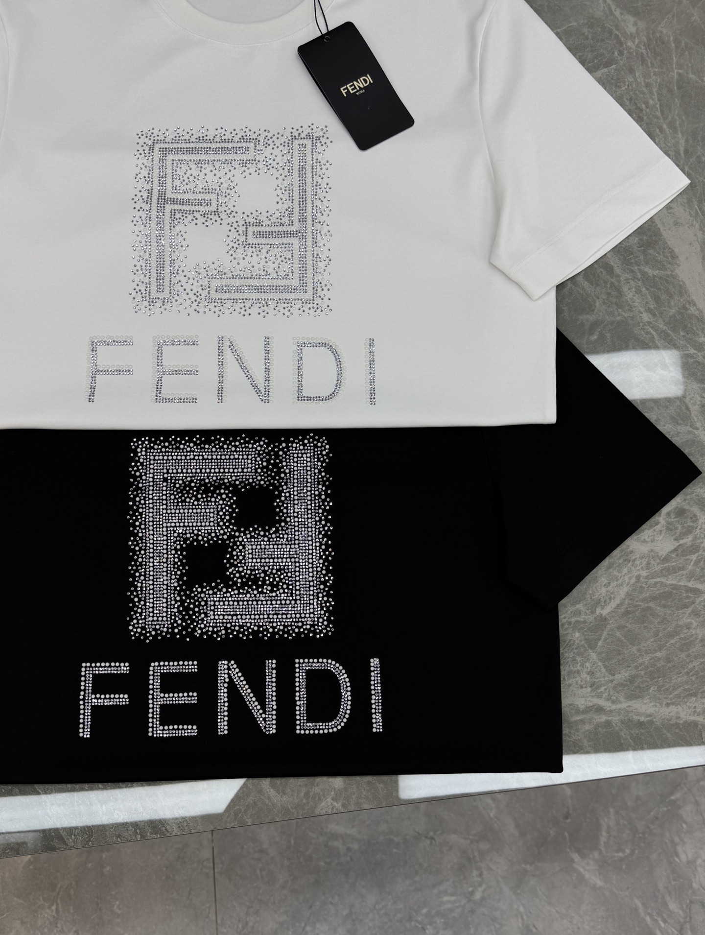 Fendi芬迪26s新款丝光棉T恤.闪亮✨烫钻工艺！采用优质丝光棉面料，柔软亲肤，夏天穿超舒服！正面FE