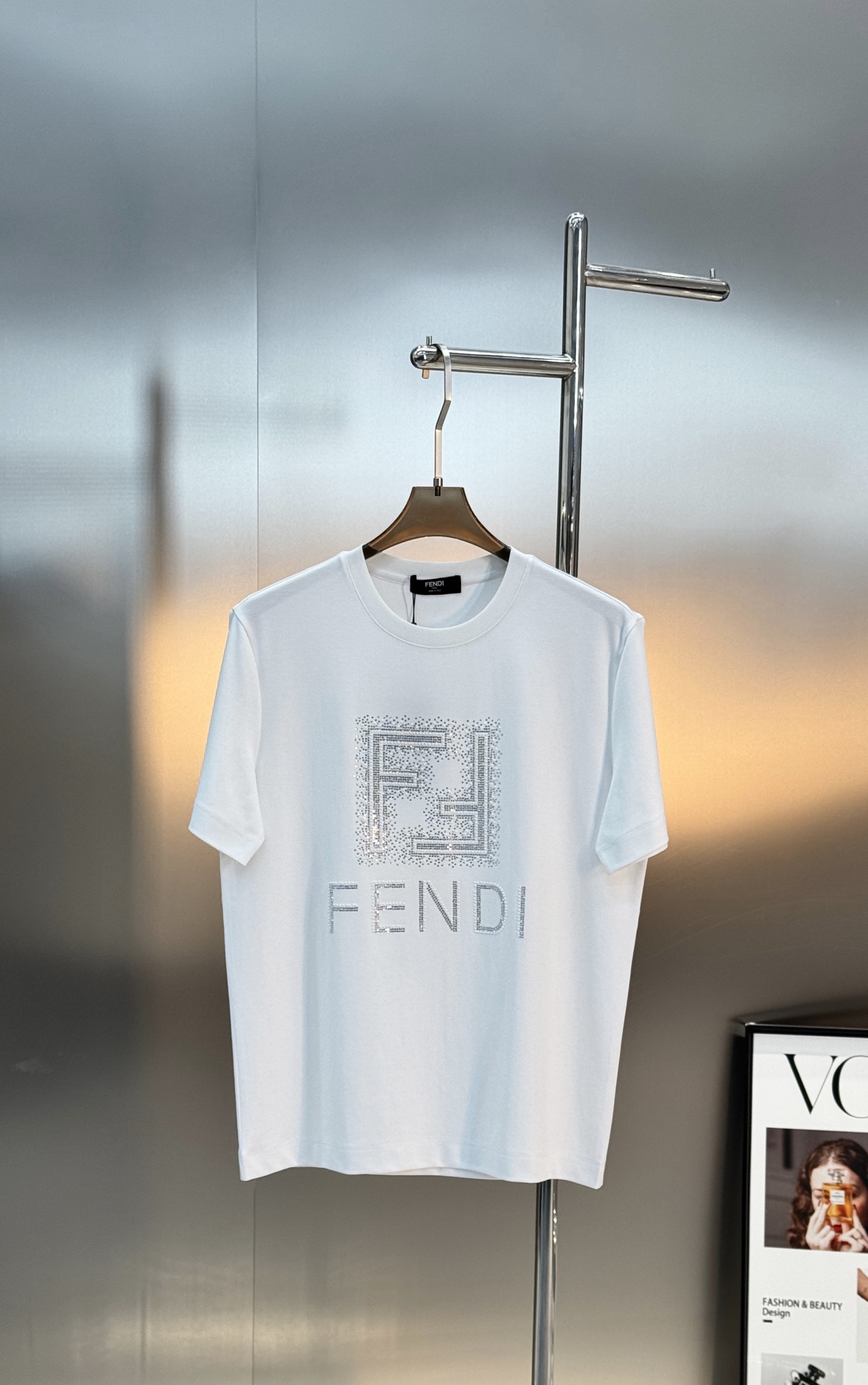 Fendi芬迪26s新款丝光棉T恤.闪亮✨烫钻工艺！采用优质丝光棉面料，柔软亲肤，夏天穿超舒服！正面FE