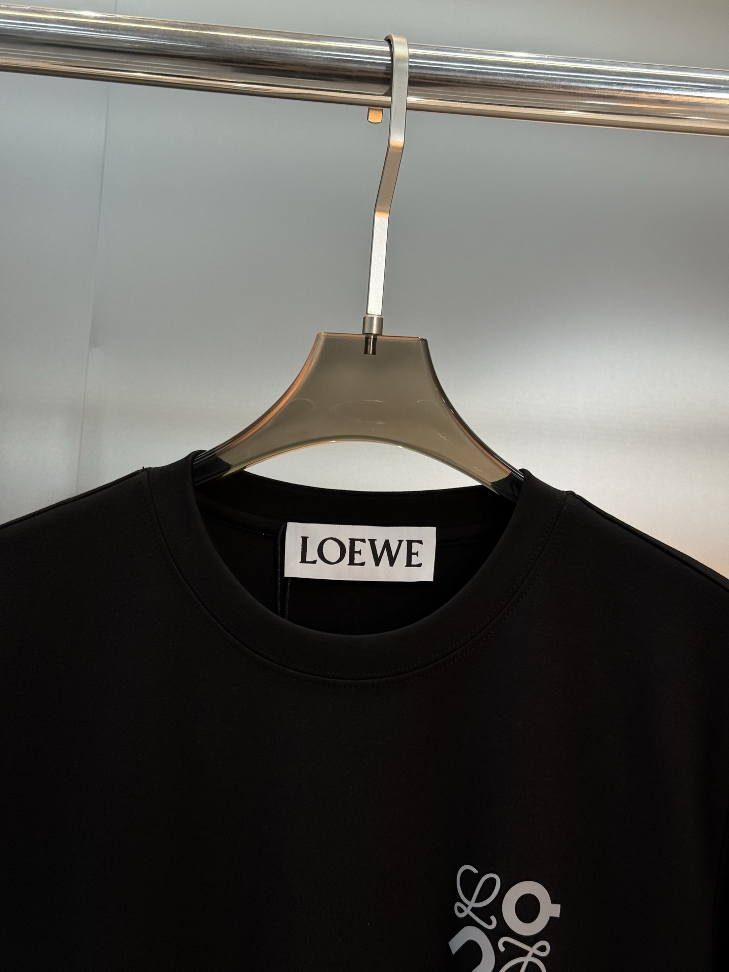 Loew*e罗意威昂跑联名款莫代尔长袖T恤.基础款推荐！优秀品质和当代流行元素搭配.前胸立体硅胶质感LO