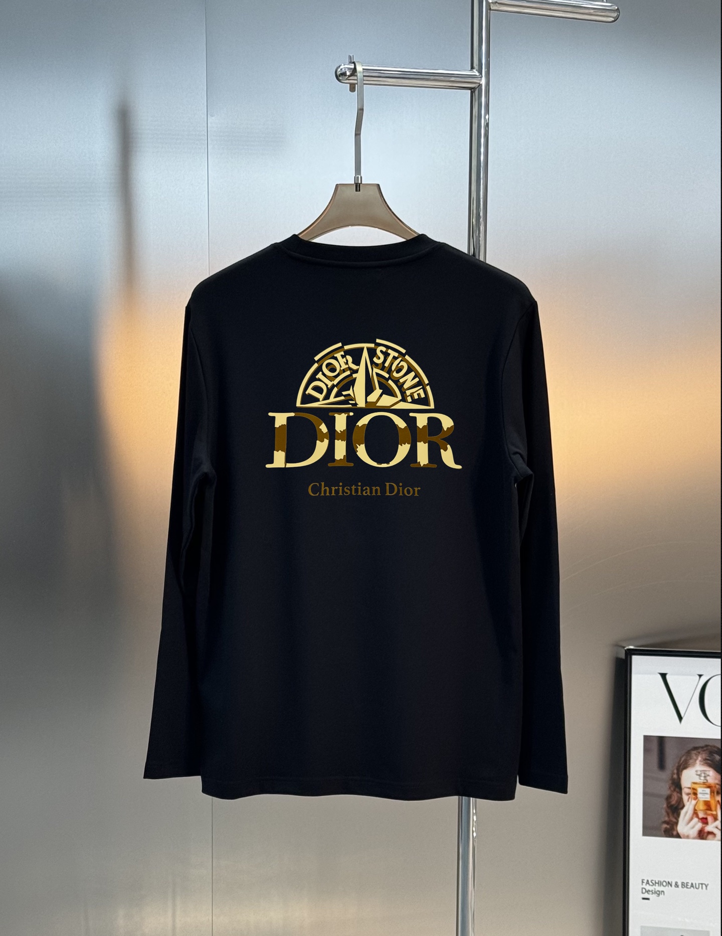 顶级颜值担当！Dior迪奥新款莫代尔长袖T恤❤️ 迪奥Dior Stone系列长袖T恤，背后撞色logo
