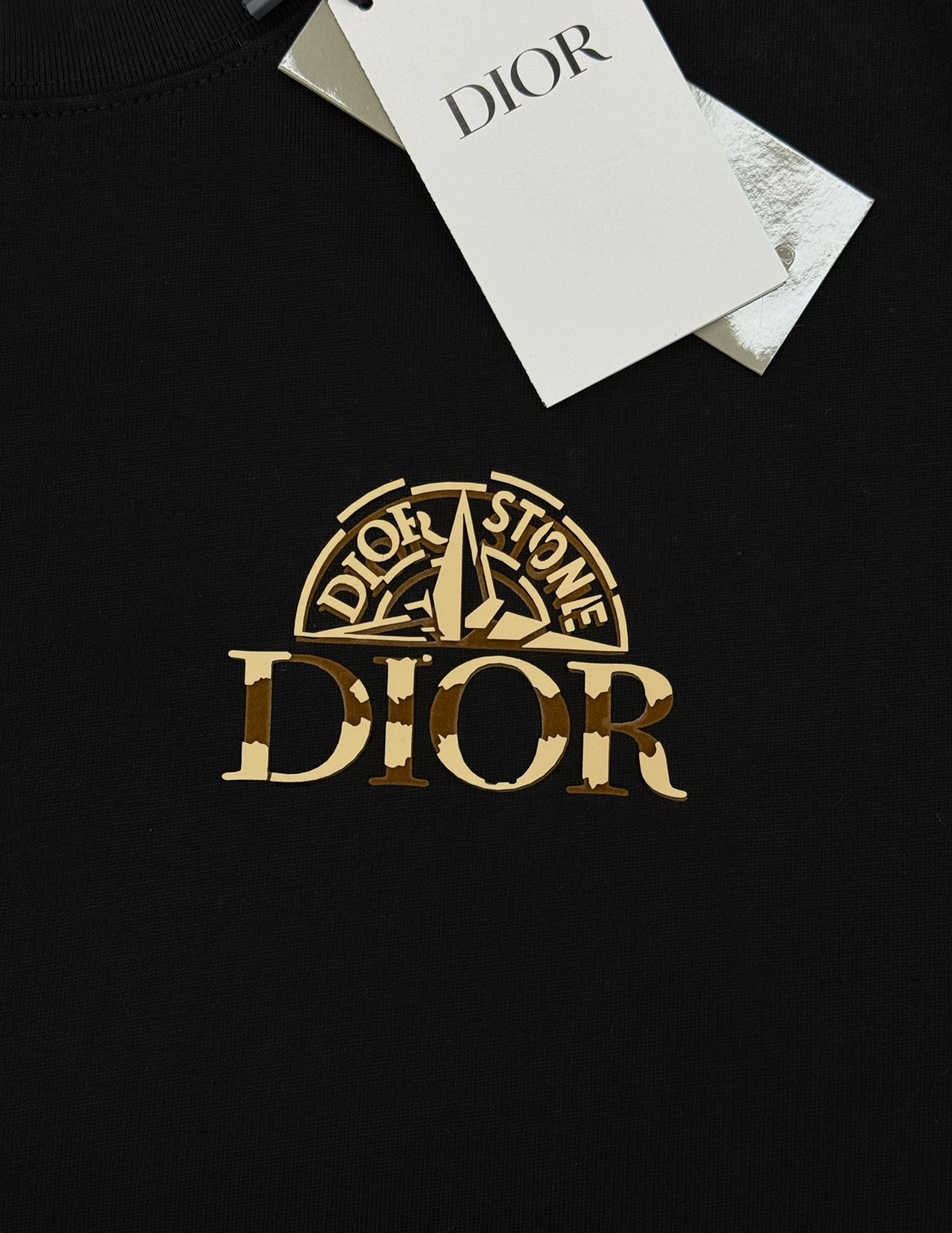顶级颜值担当！Dior迪奥新款莫代尔长袖T恤❤️ 迪奥Dior Stone系列长袖T恤，背后撞色logo