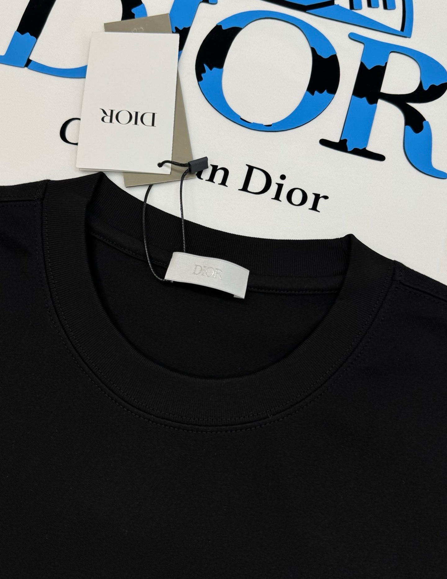 顶级颜值担当！Dior迪奥新款莫代尔长袖T恤❤️ 迪奥Dior Stone系列长袖T恤，背后撞色logo