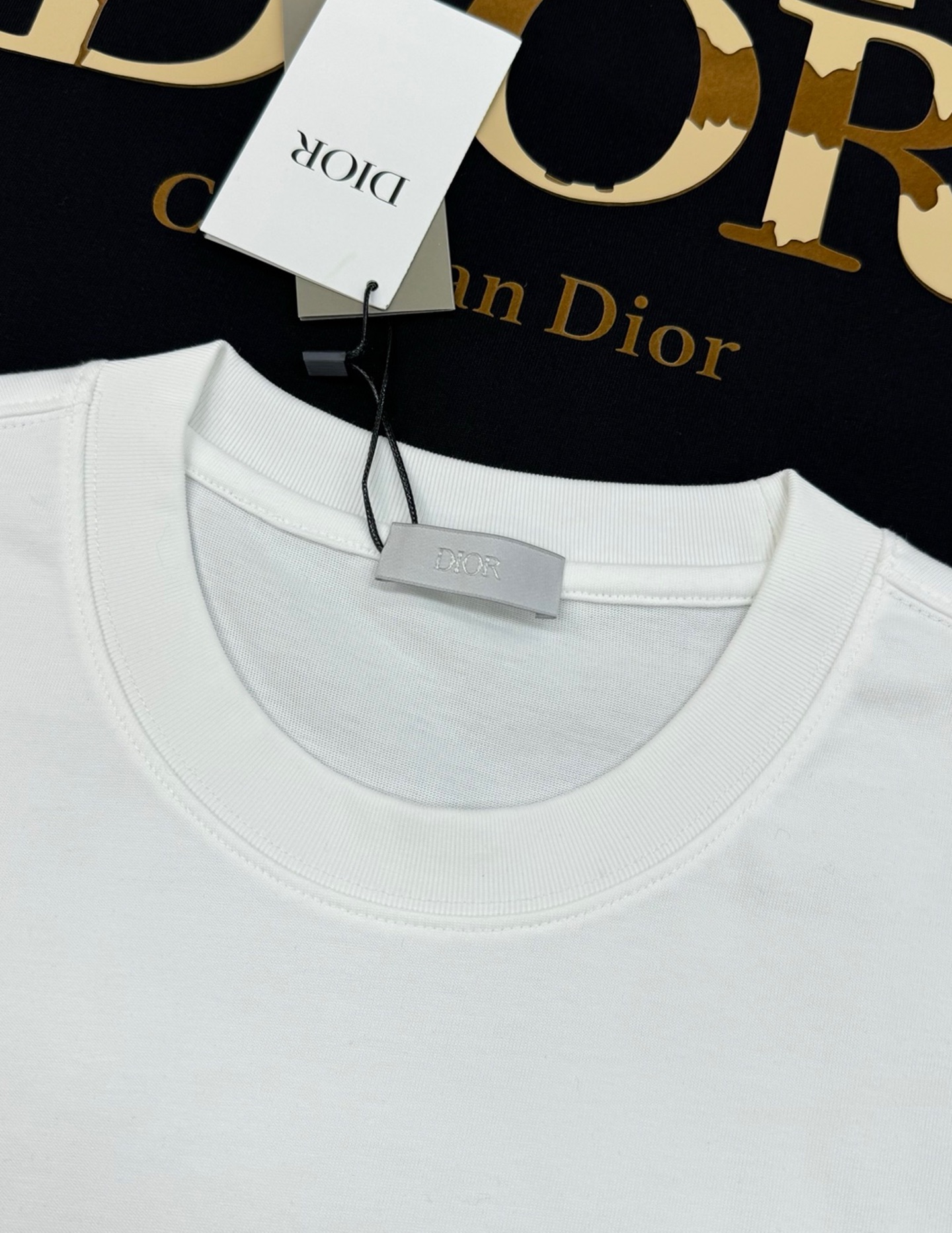 顶级颜值担当！Dior迪奥新款莫代尔长袖T恤❤️ 迪奥Dior Stone系列长袖T恤，背后撞色logo