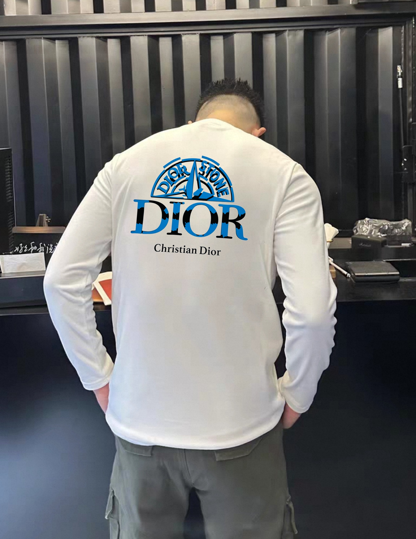 顶级颜值担当！Dior迪奥新款莫代尔长袖T恤❤️ 迪奥Dior Stone系列长袖T恤，背后撞色logo