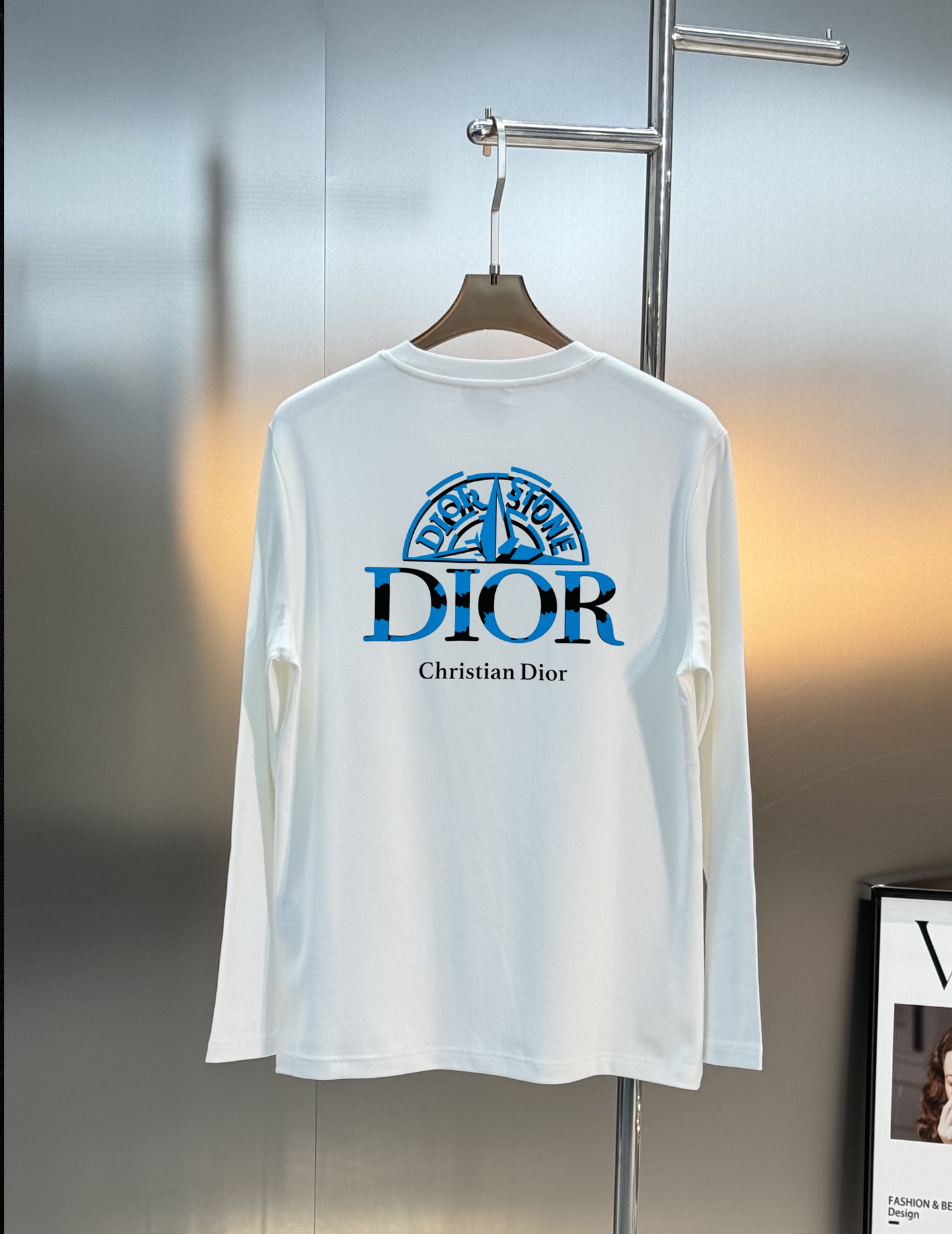 顶级颜值担当！Dior迪奥新款莫代尔长袖T恤❤️ 迪奥Dior Stone系列长袖T恤，背后撞色logo