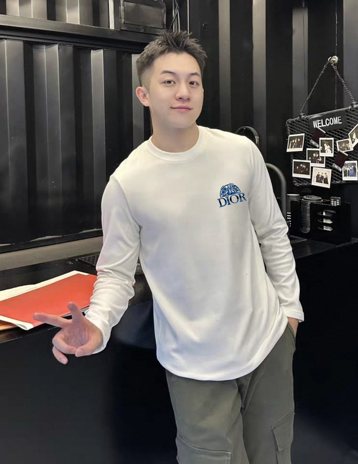 顶级颜值担当！Dior迪奥新款莫代尔长袖T恤❤️ 迪奥Dior Stone系列长袖T恤，背后撞色logo