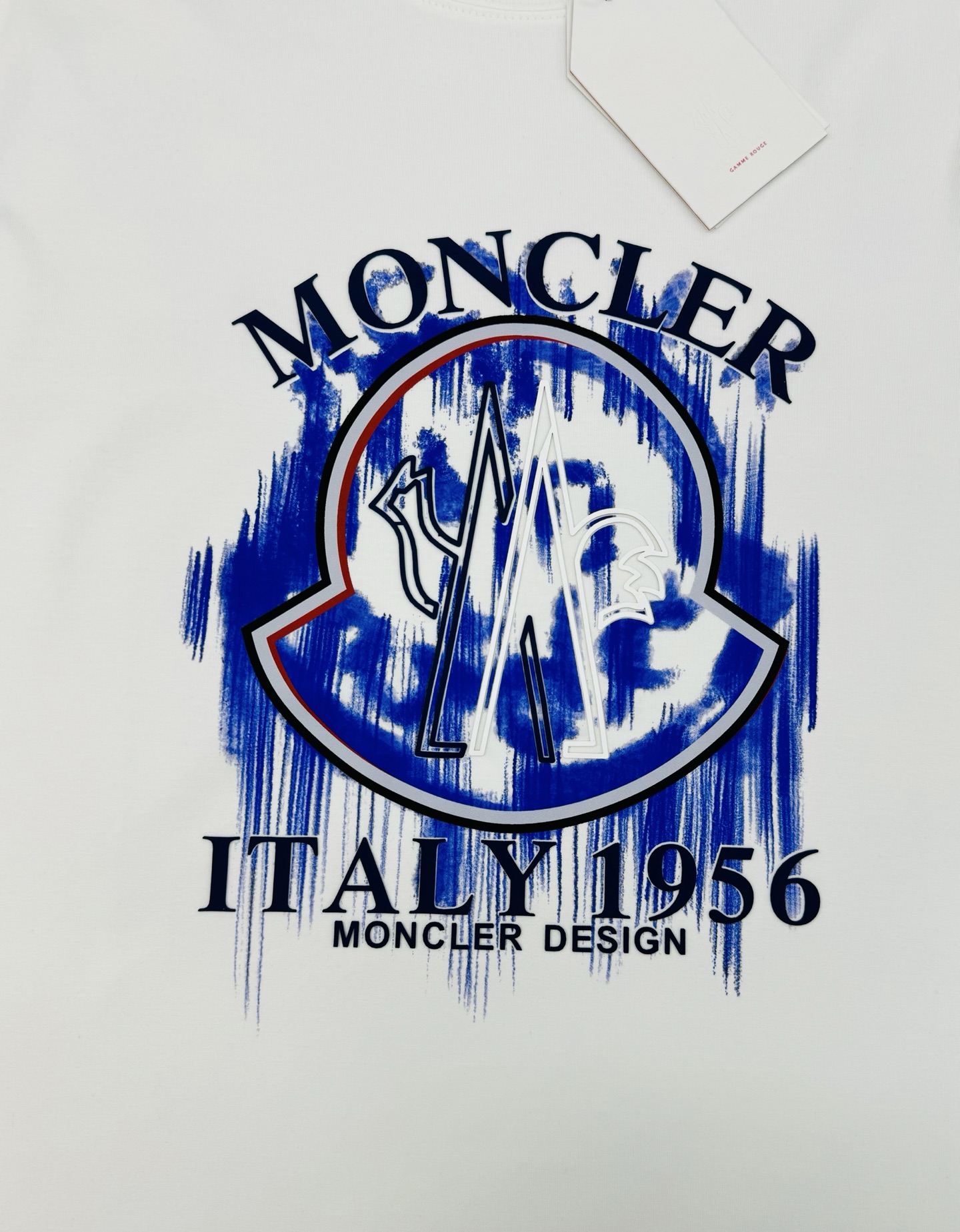 Moncler蒙口新款莫代尔长袖T恤❤️新品Moncler涂鸦印花T恤，正面印有品牌经典logo和“IT
