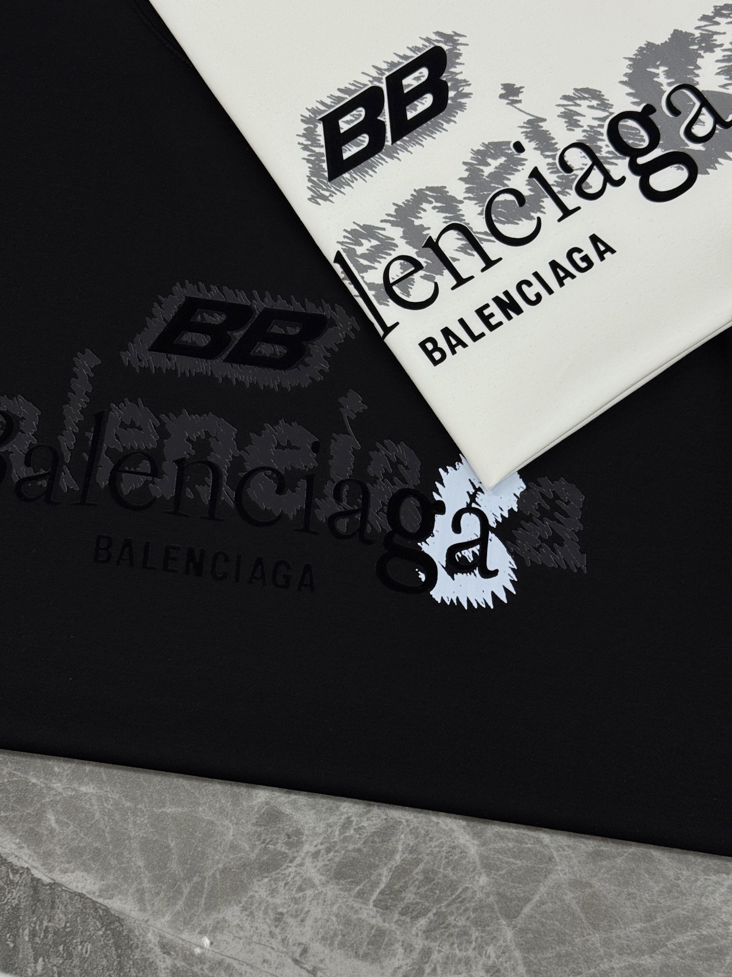 Balenciaga巴黎世家新款丝光棉T恤❤️采用190g丝光棉材质，定制螺纹.柔软亲肤又透气，夏天穿超