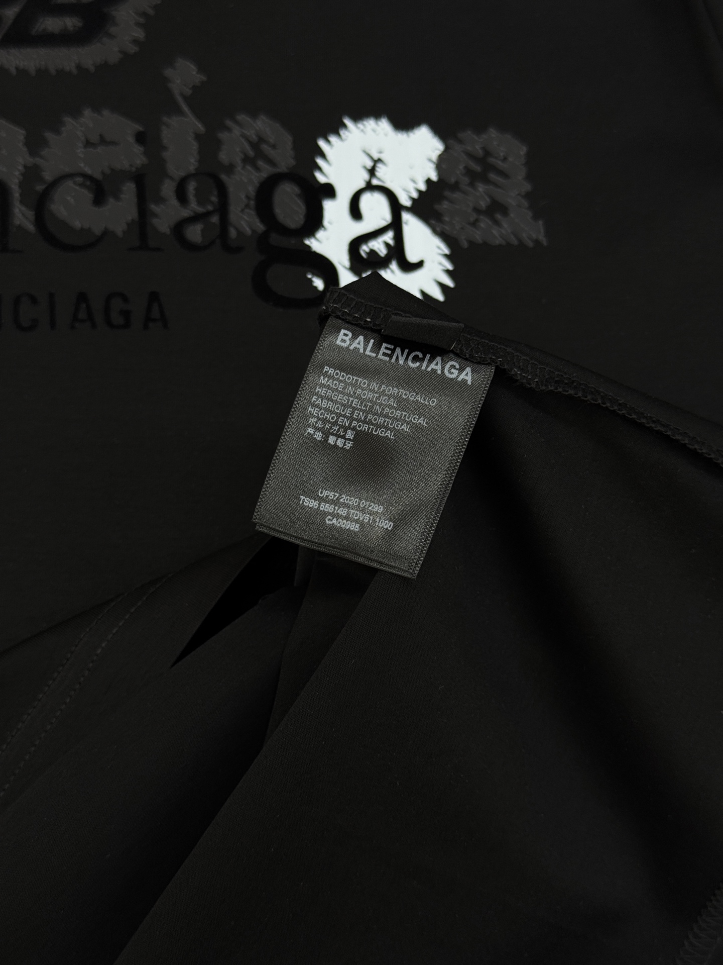 Balenciaga巴黎世家新款丝光棉T恤❤️采用190g丝光棉材质，定制螺纹.柔软亲肤又透气，夏天穿超