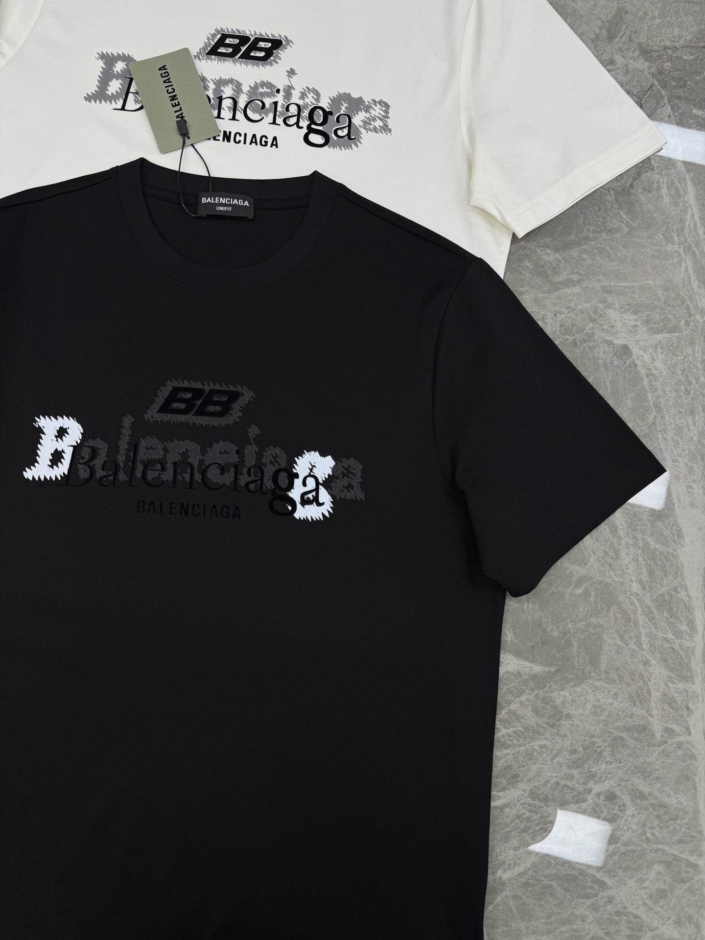 Balenciaga巴黎世家新款丝光棉T恤❤️采用190g丝光棉材质，定制螺纹.柔软亲肤又透气，夏天穿超