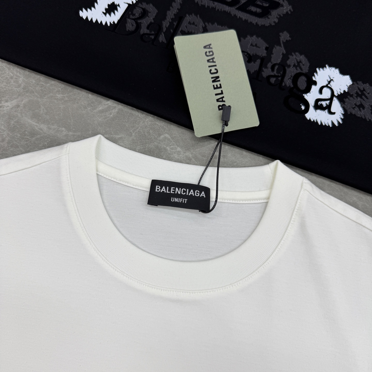 Balenciaga巴黎世家新款丝光棉T恤❤️采用190g丝光棉材质，定制螺纹.柔软亲肤又透气，夏天穿超