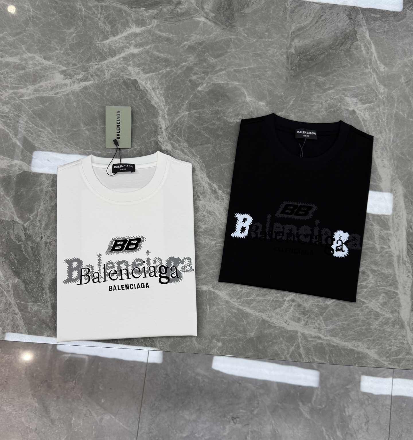 Balenciaga巴黎世家新款丝光棉T恤❤️采用190g丝光棉材质，定制螺纹.柔软亲肤又透气，夏天穿超