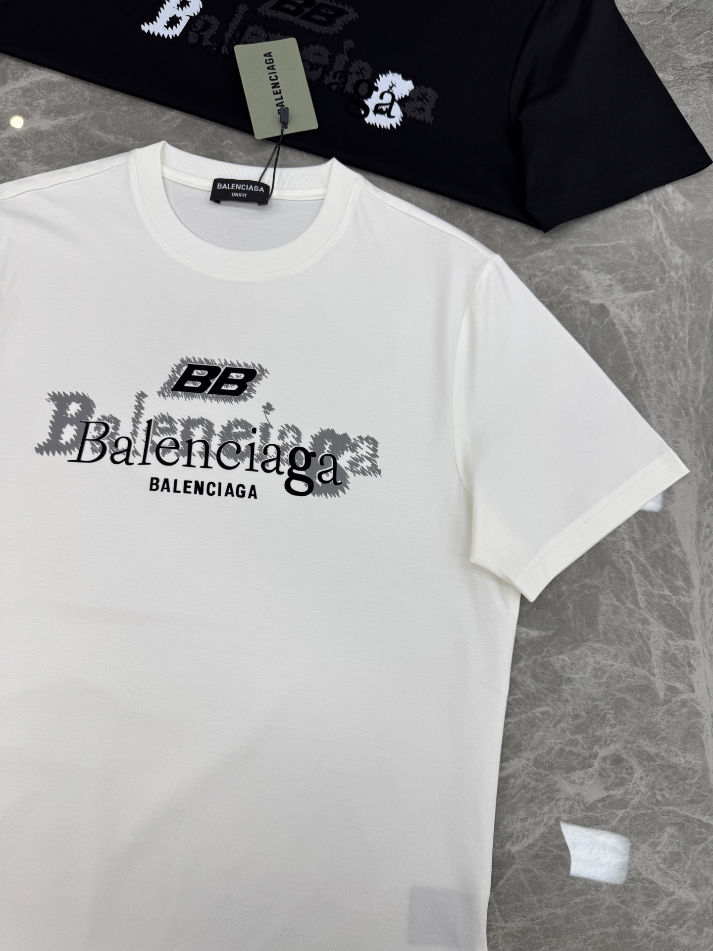 Balenciaga巴黎世家新款丝光棉T恤❤️采用190g丝光棉材质，定制螺纹.柔软亲肤又透气，夏天穿超