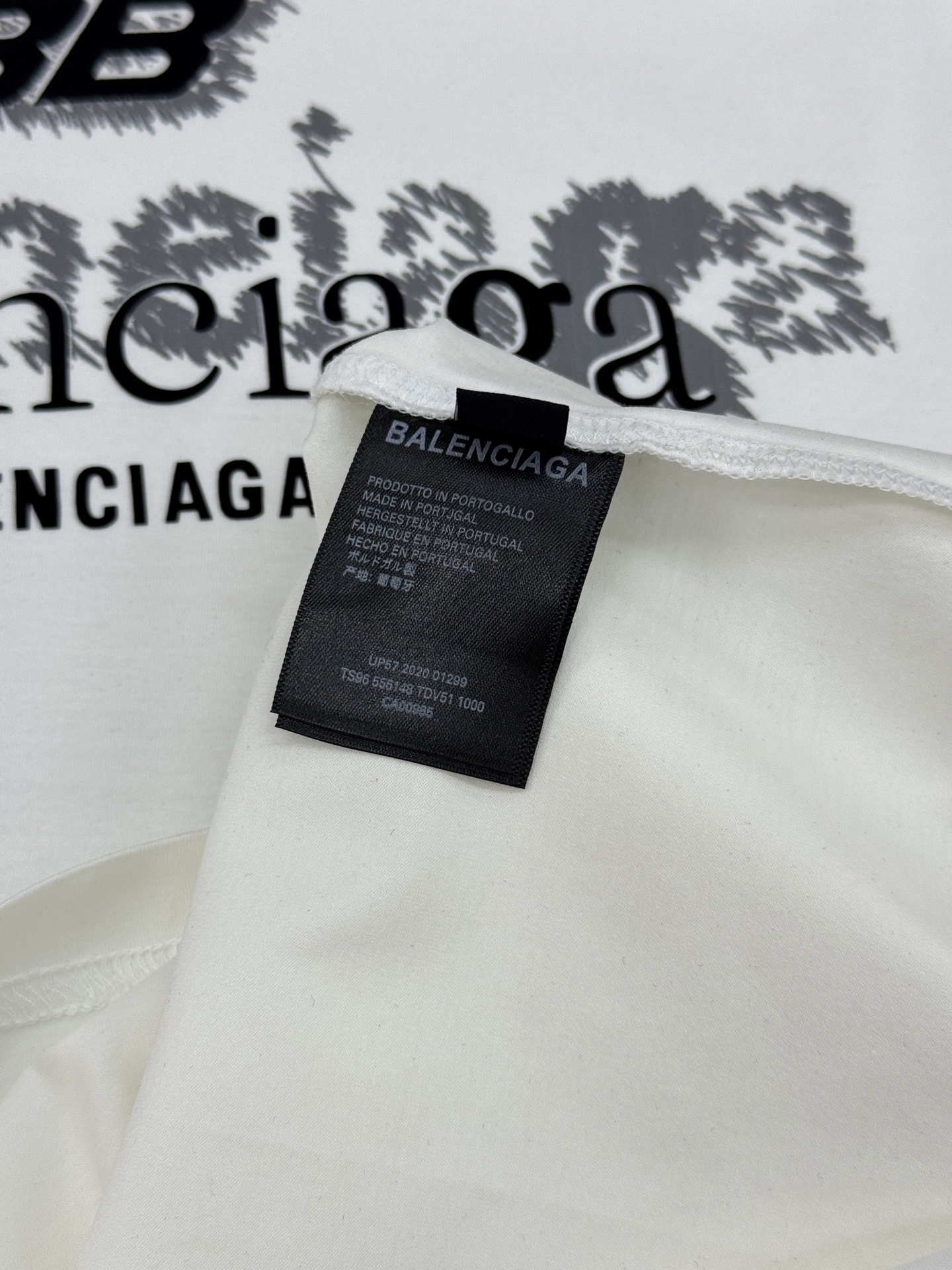 Balenciaga巴黎世家新款丝光棉T恤❤️采用190g丝光棉材质，定制螺纹.柔软亲肤又透气，夏天穿超