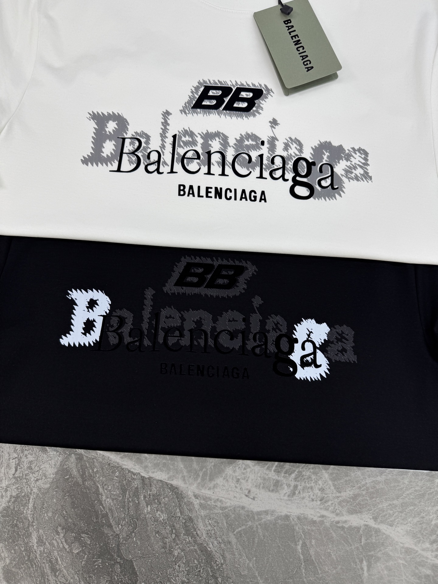 Balenciaga巴黎世家新款丝光棉T恤❤️采用190g丝光棉材质，定制螺纹.柔软亲肤又透气，夏天穿超