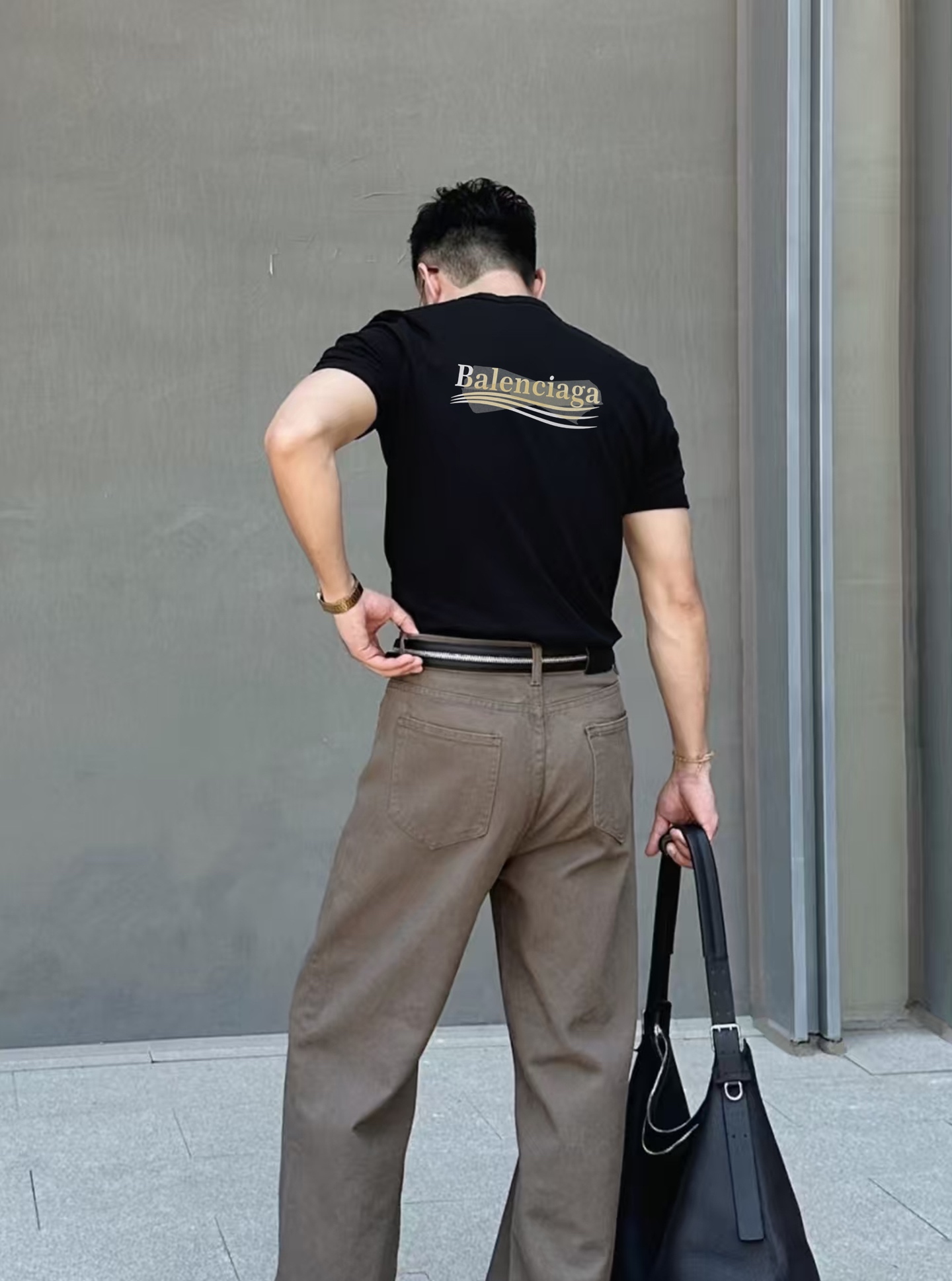 Balenciaga巴黎世家26s新款丝光棉T恤. 胸前后背胶带设计隐藏巴黎可乐.街头感十足，超有辨识度