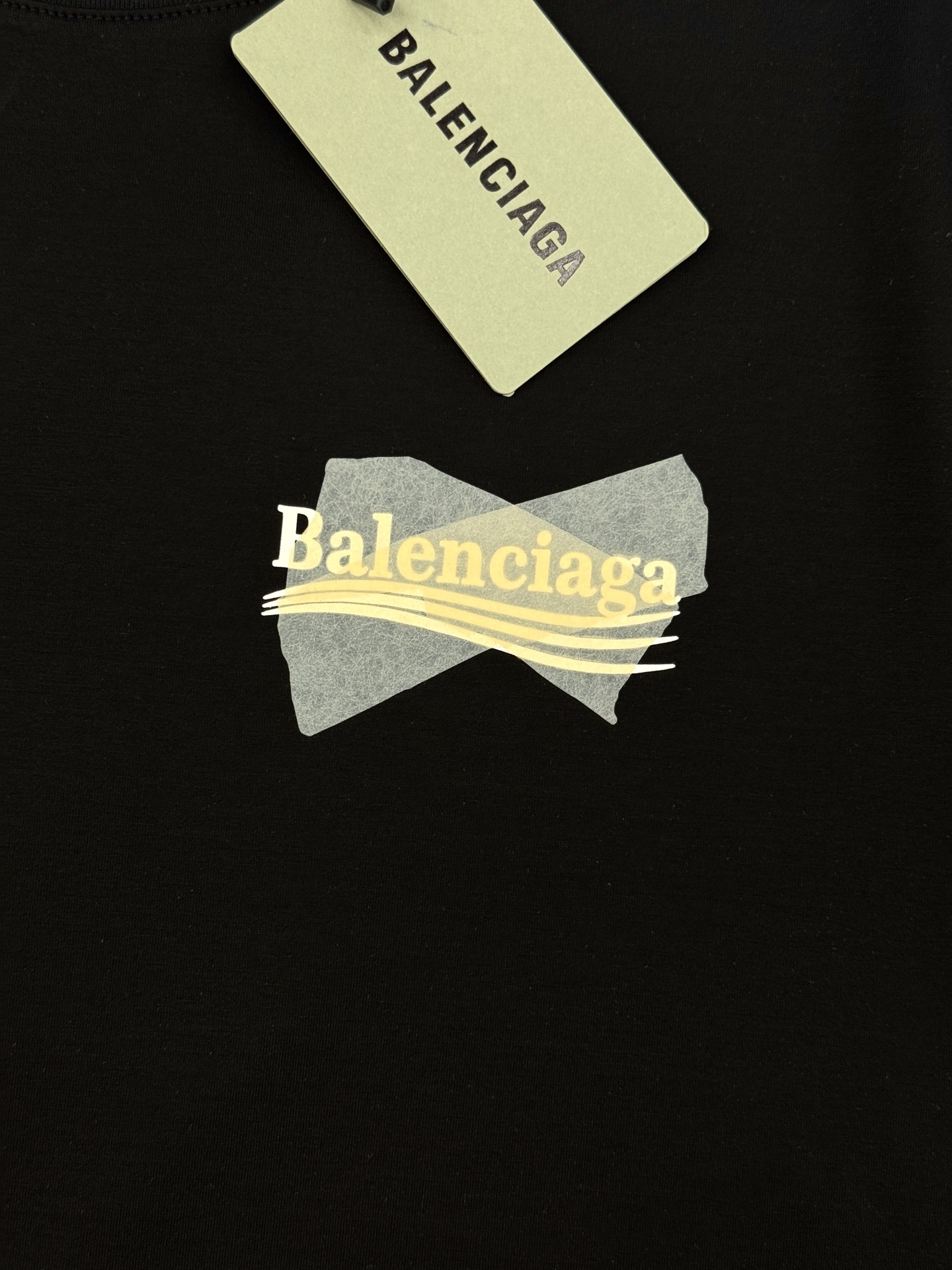 Balenciaga巴黎世家26s新款丝光棉T恤. 胸前后背胶带设计隐藏巴黎可乐.街头感十足，超有辨识度