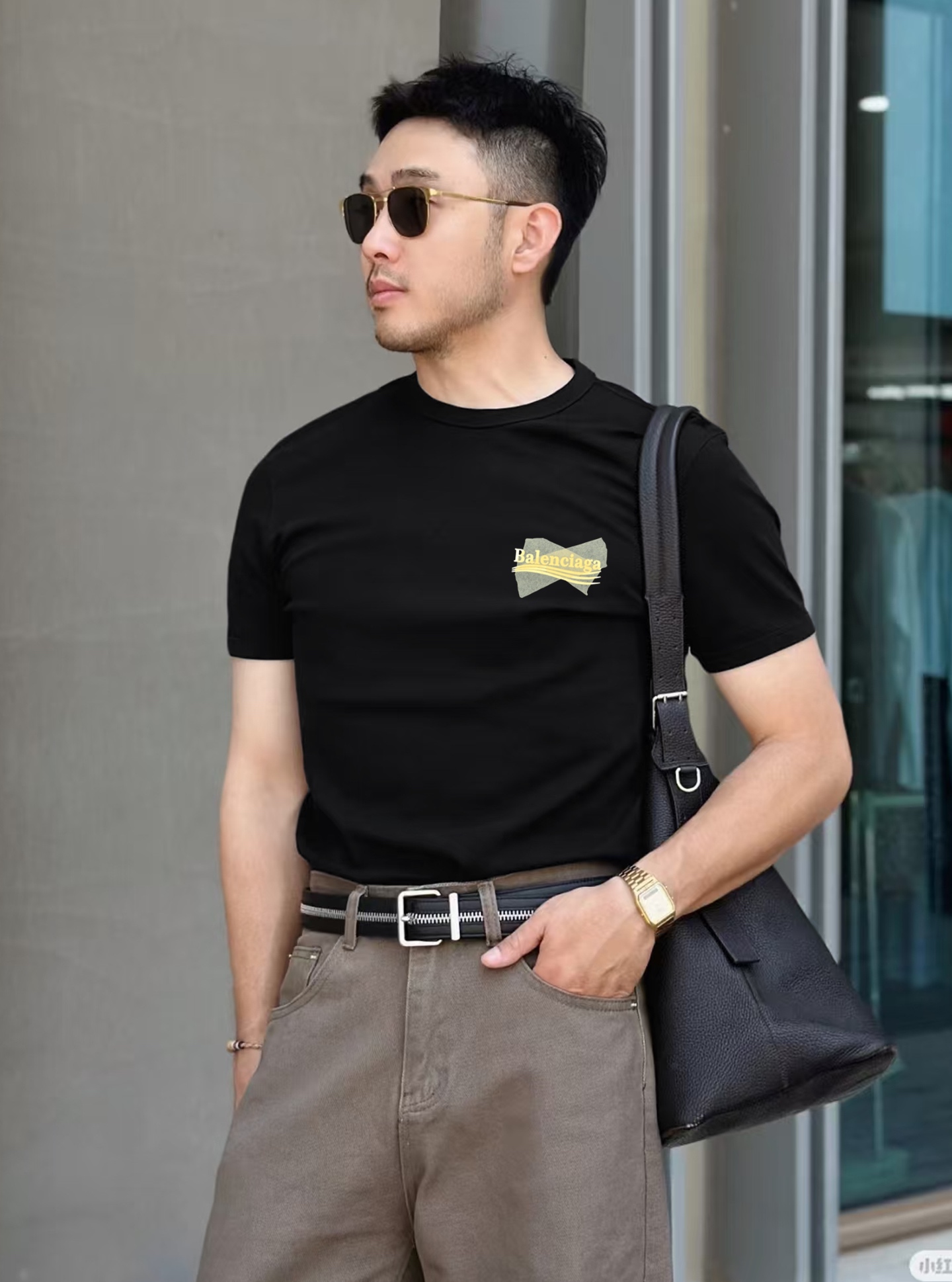 Balenciaga巴黎世家26s新款丝光棉T恤. 胸前后背胶带设计隐藏巴黎可乐.街头感十足，超有辨识度