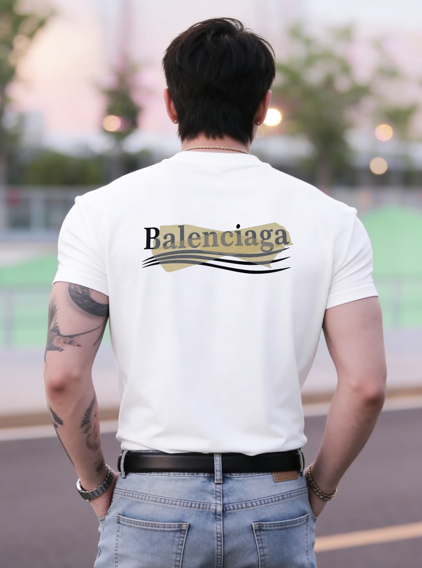 Balenciaga巴黎世家26s新款丝光棉T恤. 胸前后背胶带设计隐藏巴黎可乐.街头感十足，超有辨识度