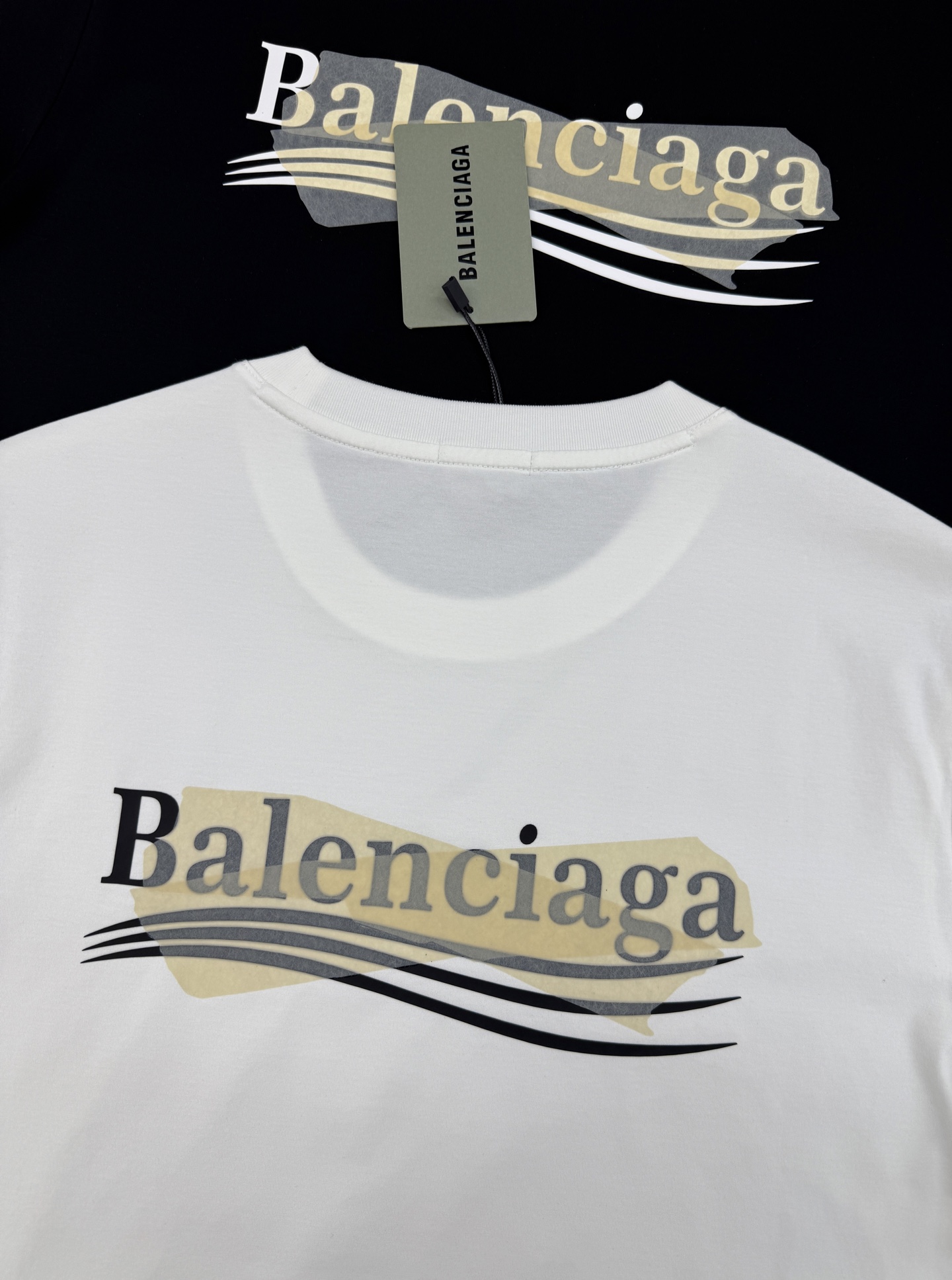 Balenciaga巴黎世家26s新款丝光棉T恤. 胸前后背胶带设计隐藏巴黎可乐.街头感十足，超有辨识度