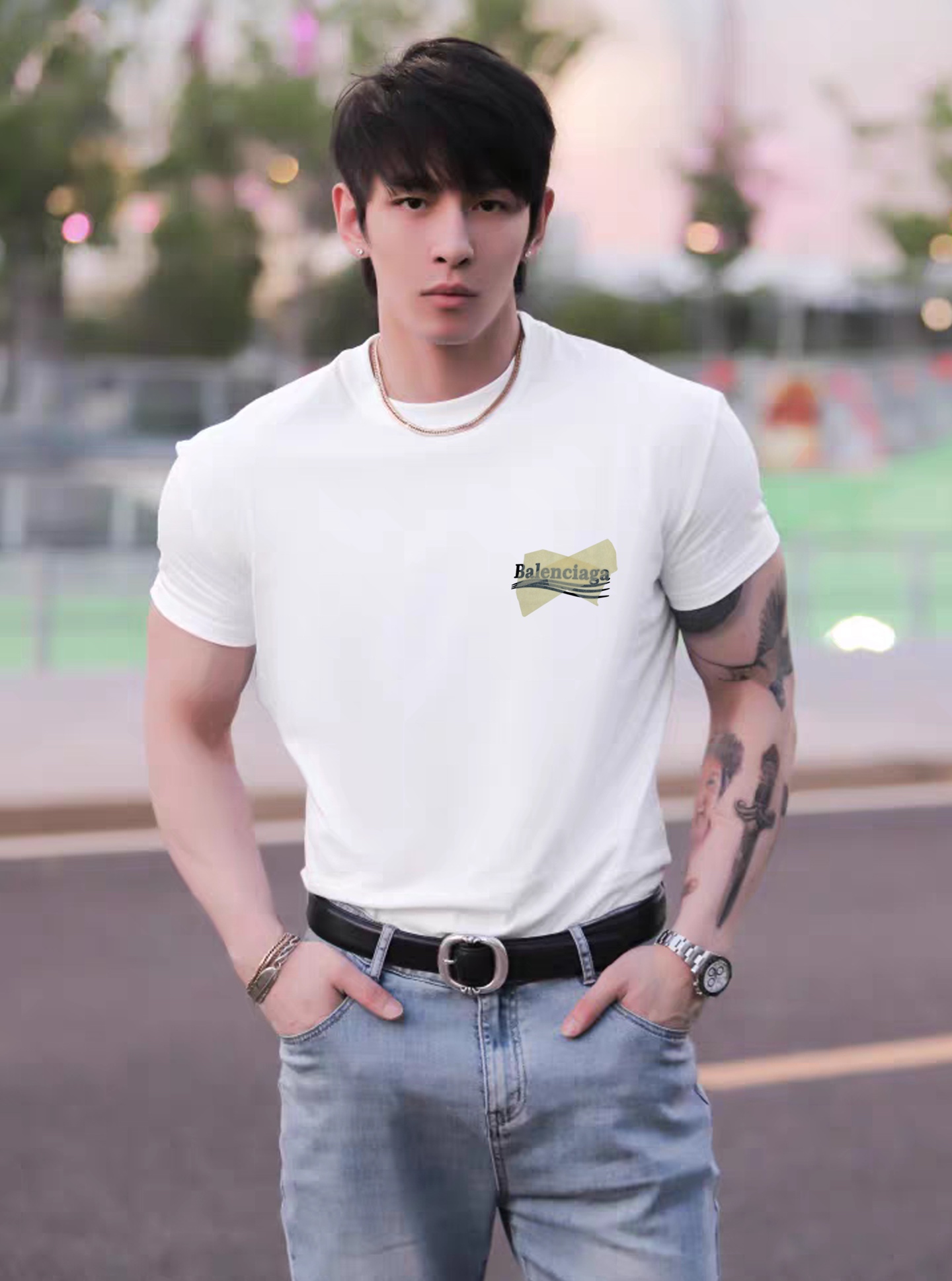 Balenciaga巴黎世家26s新款丝光棉T恤. 胸前后背胶带设计隐藏巴黎可乐.街头感十足，超有辨识度
