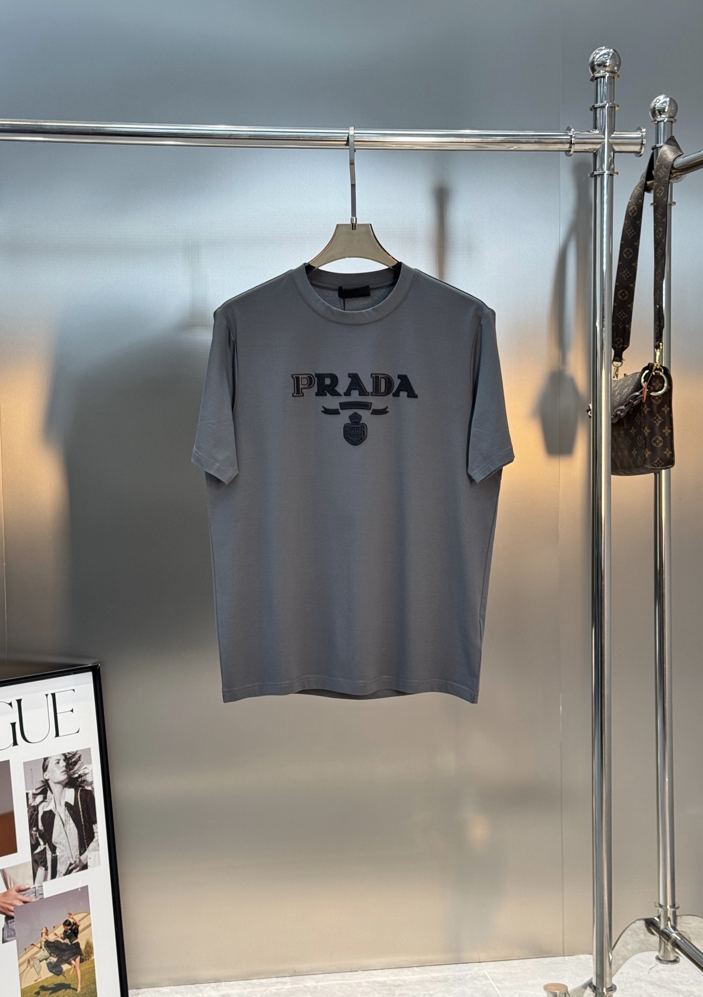 无敌推送！Prada好看好穿的永恒经典系列！！PRADA普拉达26s春夏男士圆领短袖..优选190g丝光