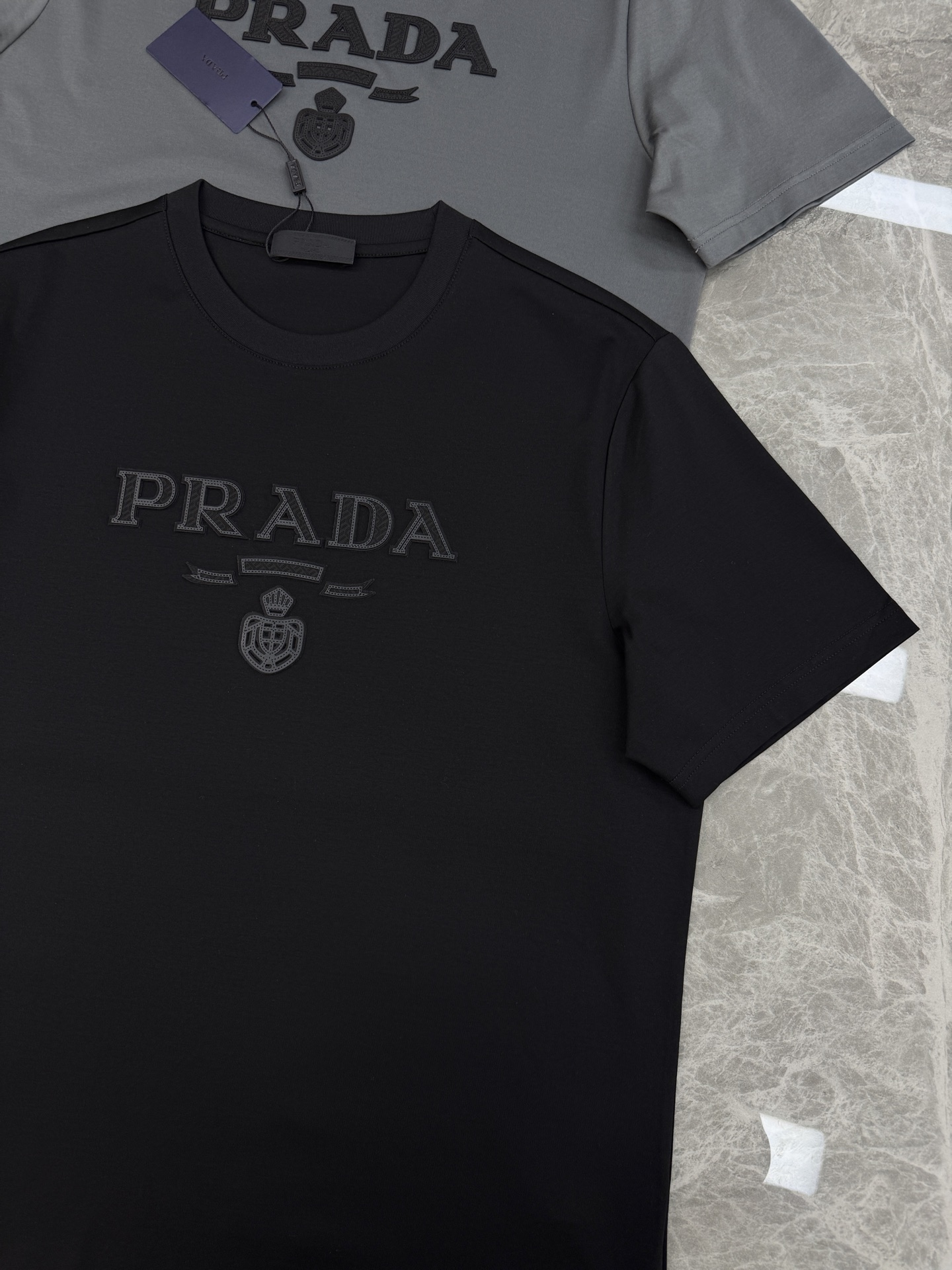 无敌推送！Prada好看好穿的永恒经典系列！！PRADA普拉达26s春夏男士圆领短袖..优选190g丝光