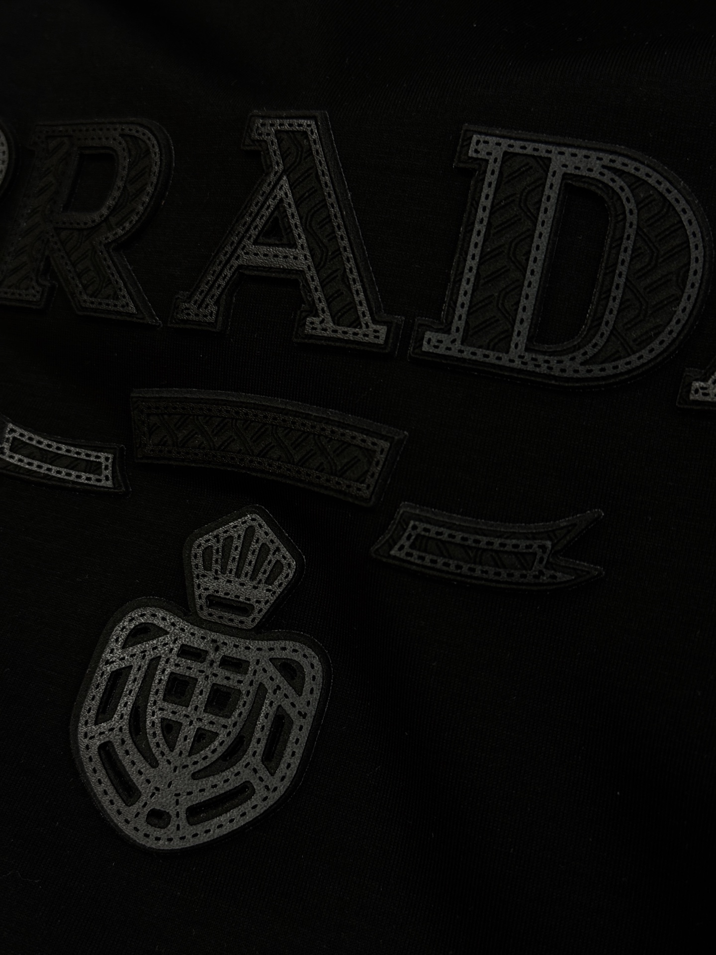 无敌推送！Prada好看好穿的永恒经典系列！！PRADA普拉达26s春夏男士圆领短袖..优选190g丝光