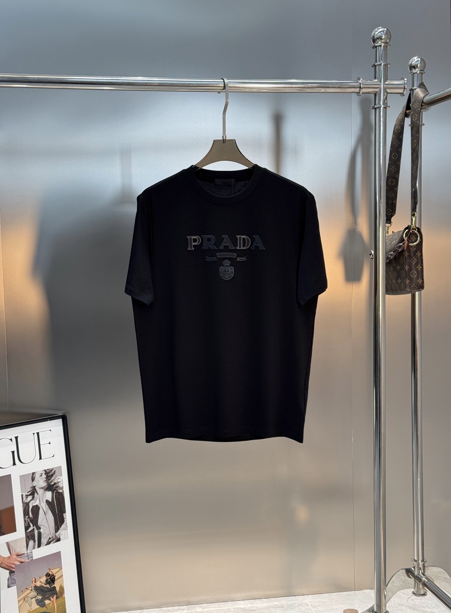 无敌推送！Prada好看好穿的永恒经典系列！！PRADA普拉达26s春夏男士圆领短袖..优选190g丝光
