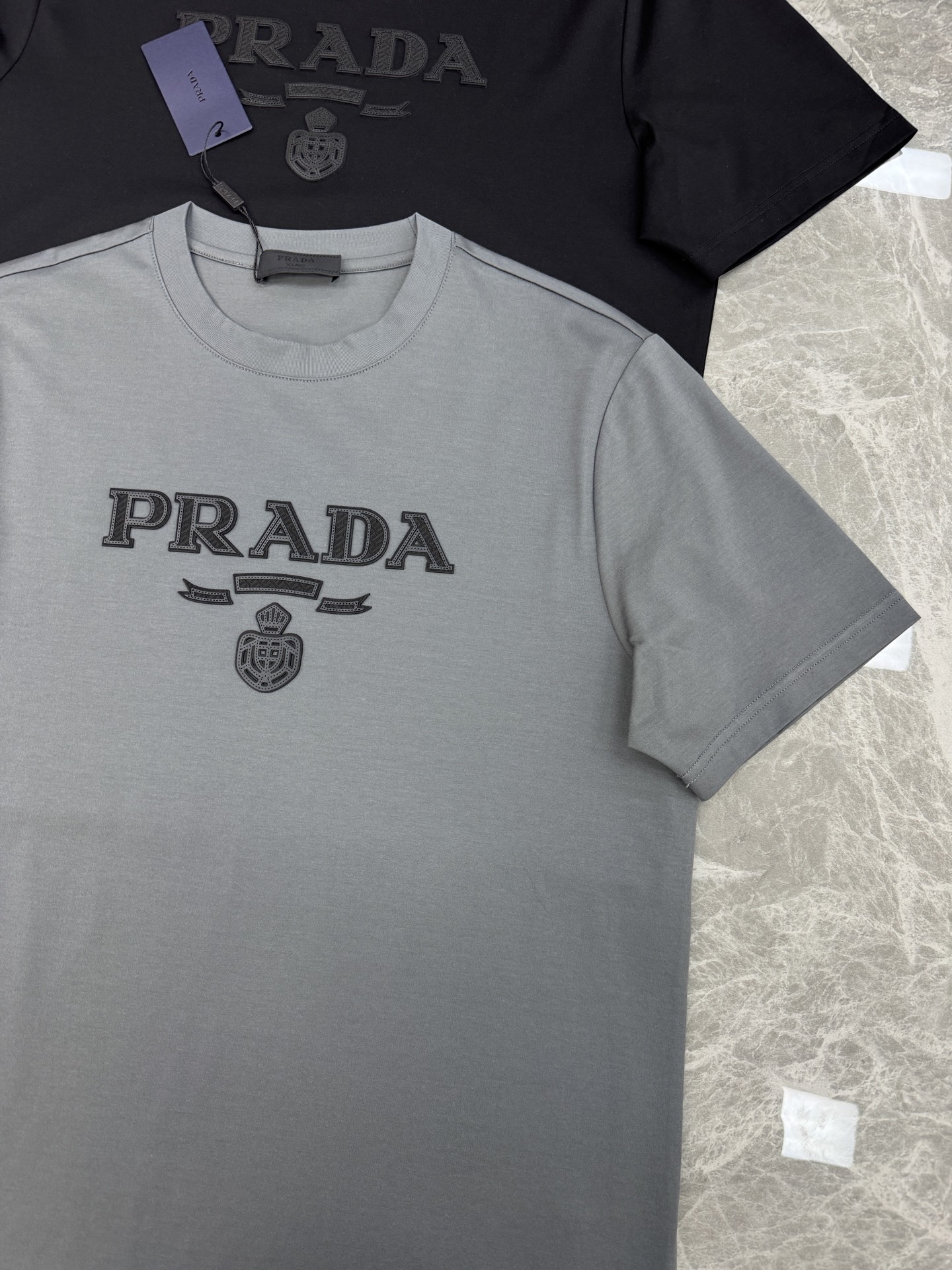 无敌推送！Prada好看好穿的永恒经典系列！！PRADA普拉达26s春夏男士圆领短袖..优选190g丝光