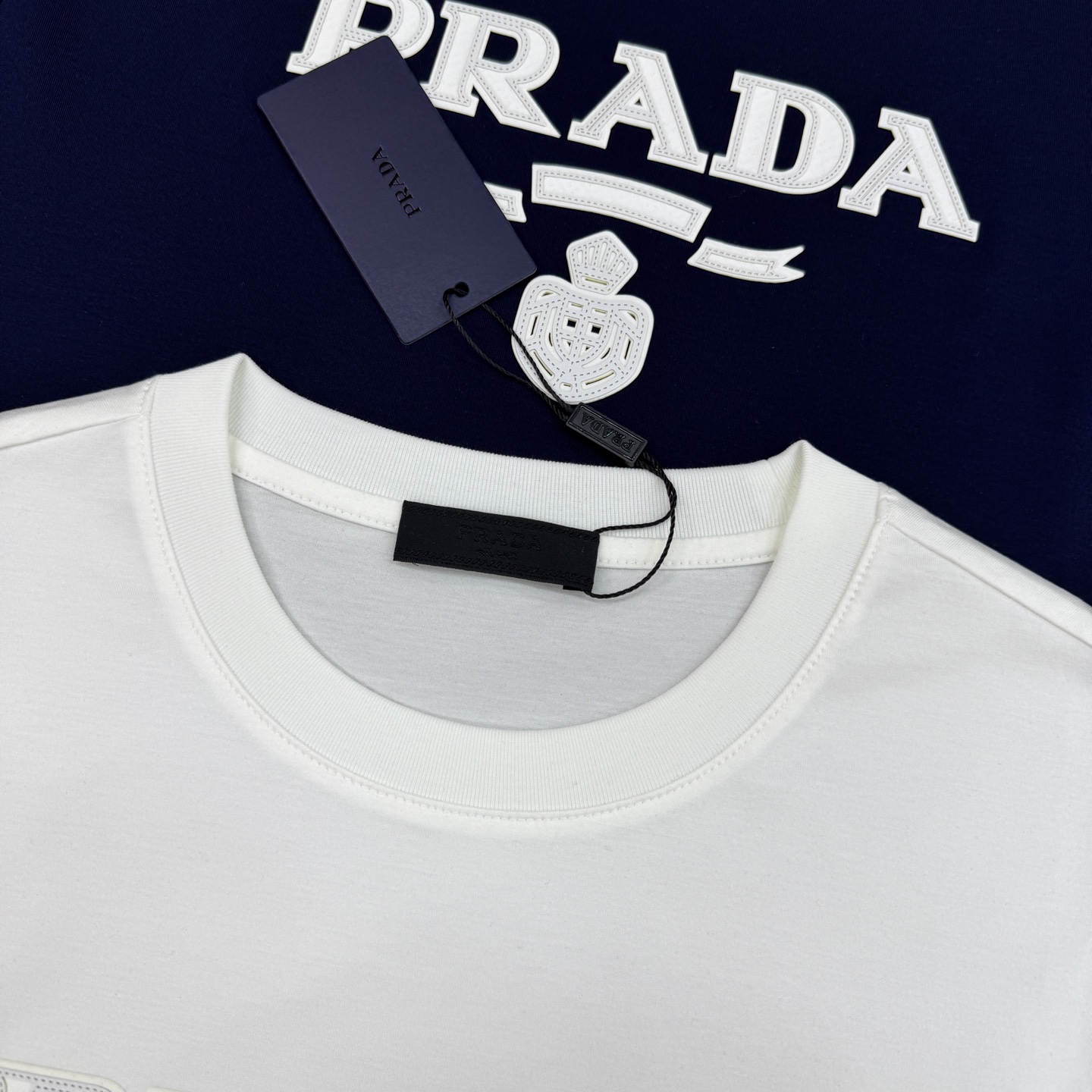 无敌推送！Prada好看好穿的永恒经典系列！！PRADA普拉达26s春夏男士圆领短袖..优选190g丝光