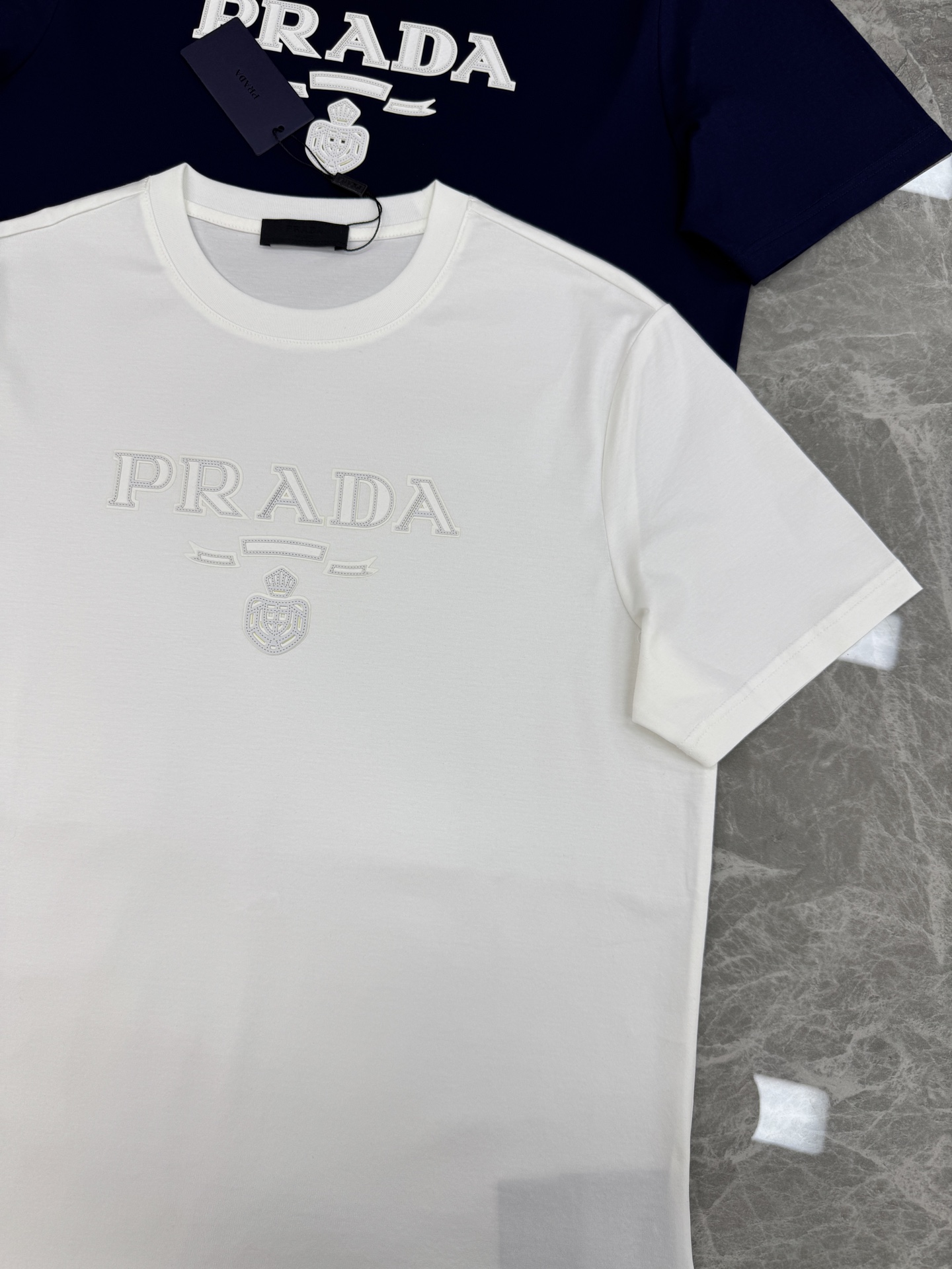 无敌推送！Prada好看好穿的永恒经典系列！！PRADA普拉达26s春夏男士圆领短袖..优选190g丝光
