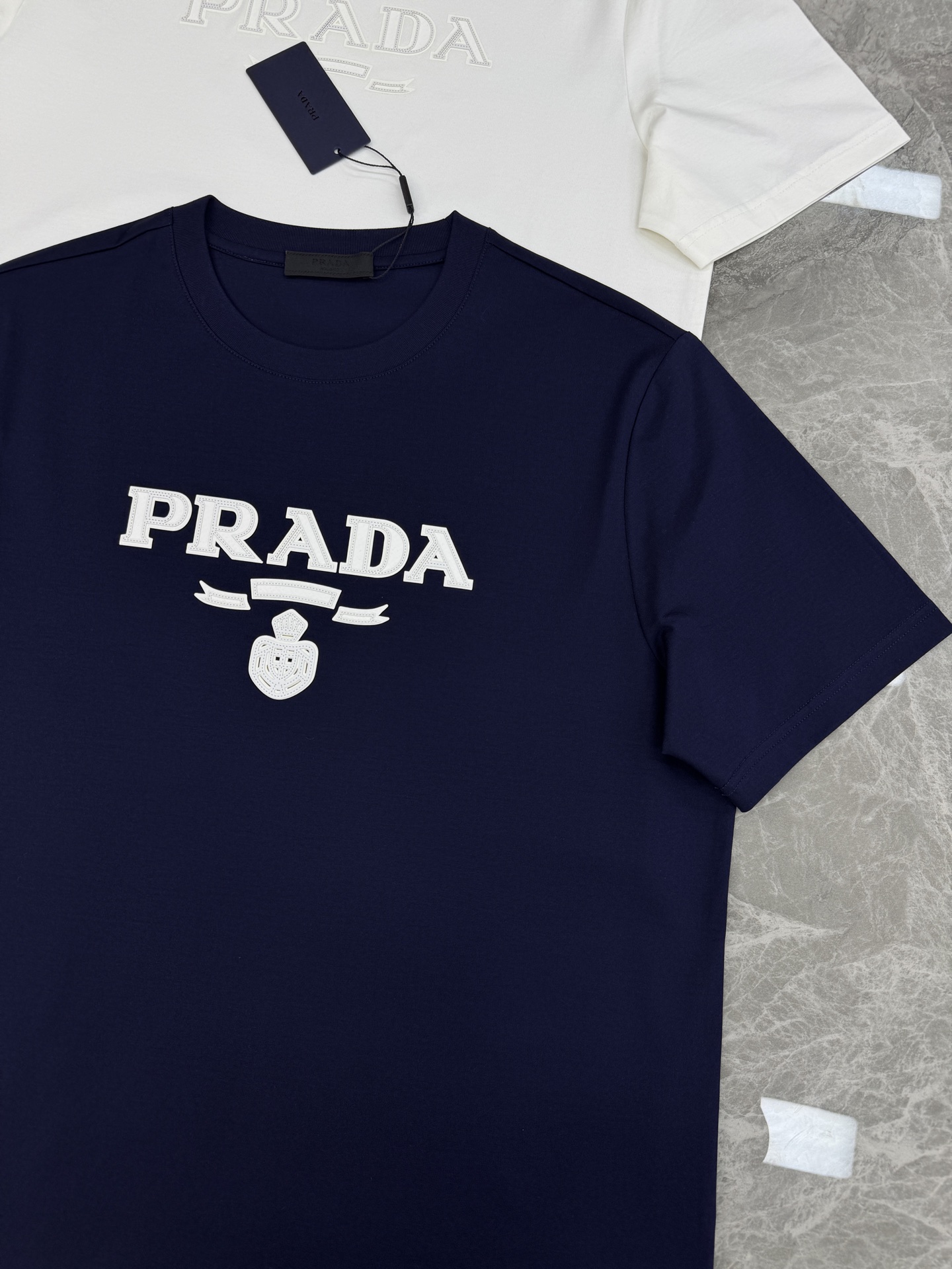 无敌推送！Prada好看好穿的永恒经典系列！！PRADA普拉达26s春夏男士圆领短袖..优选190g丝光