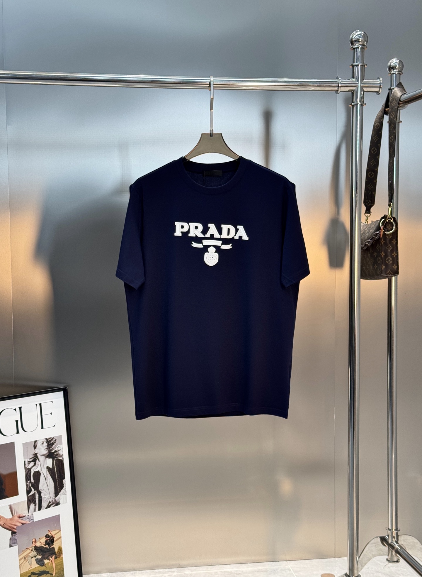 无敌推送！Prada好看好穿的永恒经典系列！！PRADA普拉达26s春夏男士圆领短袖..优选190g丝光