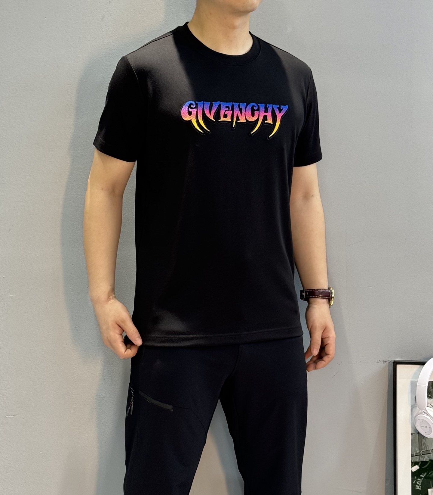 Givenchy纪梵希新款莫代尔T恤.街头潮流风，主打个性穿搭。优选300g软糯莫代尔棉面料，透气舒适，