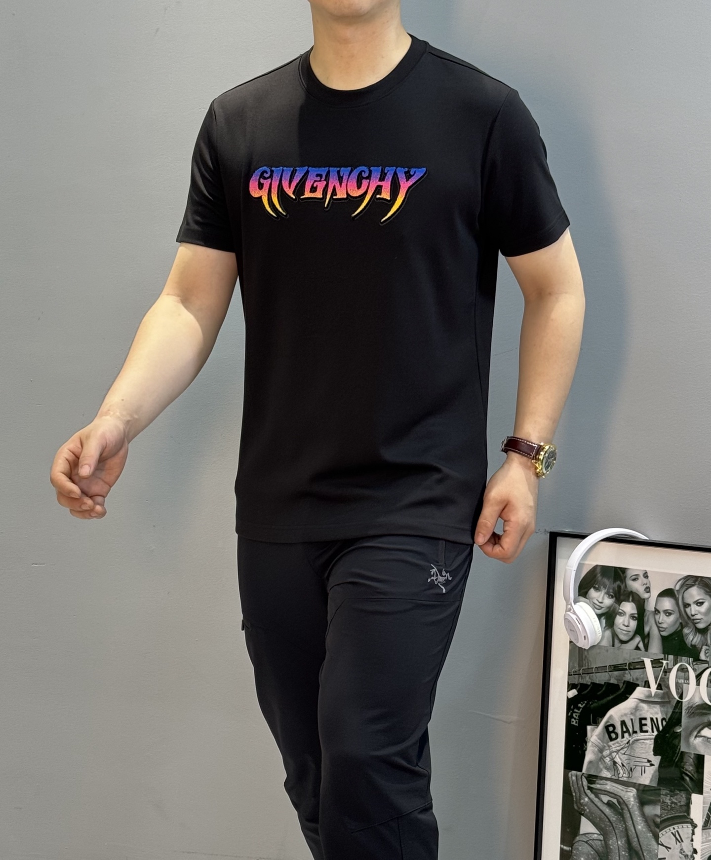 Givenchy纪梵希新款莫代尔T恤.街头潮流风，主打个性穿搭。优选300g软糯莫代尔棉面料，透气舒适，