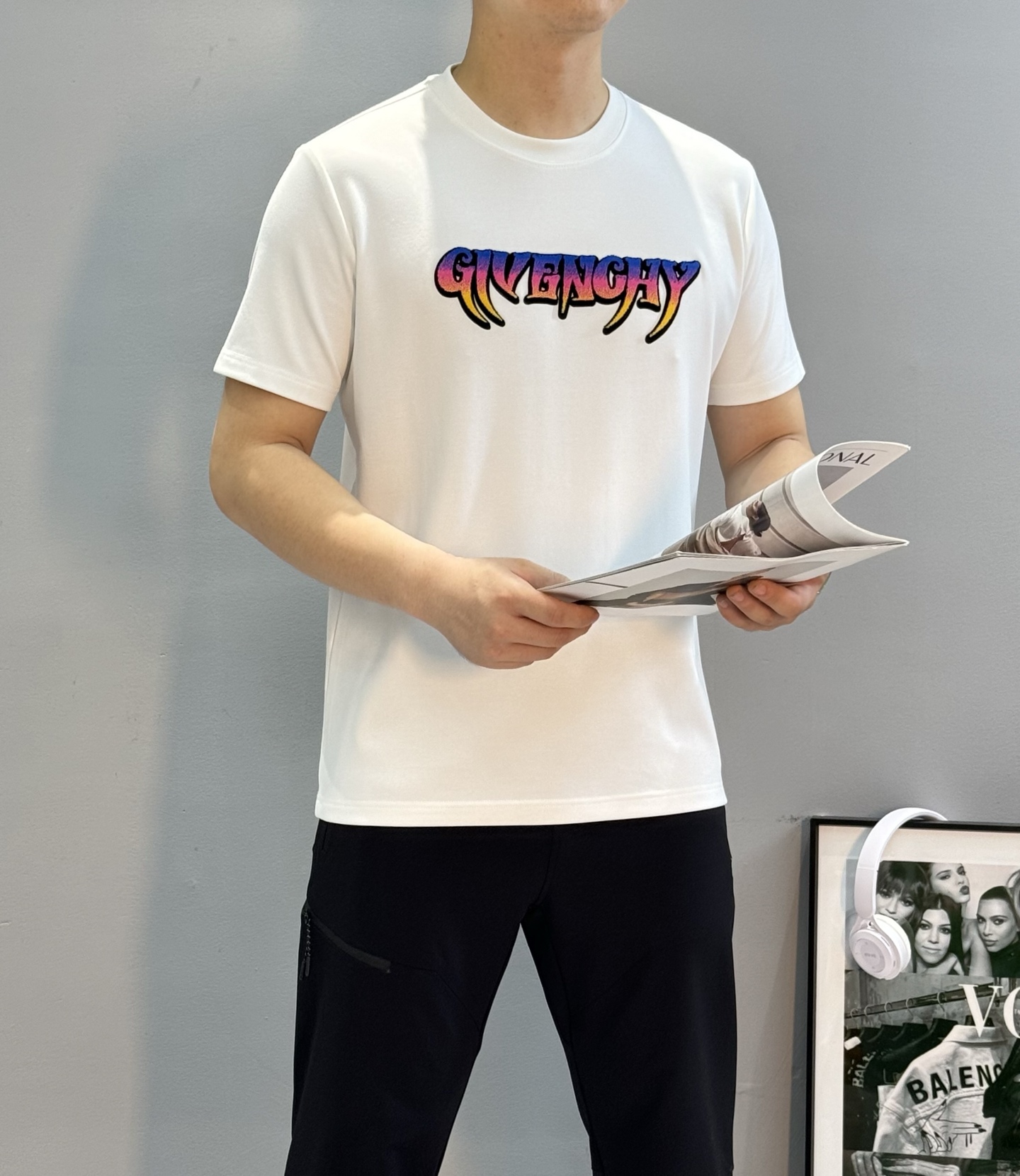 Givenchy纪梵希新款莫代尔T恤.街头潮流风，主打个性穿搭。优选300g软糯莫代尔棉面料，透气舒适，