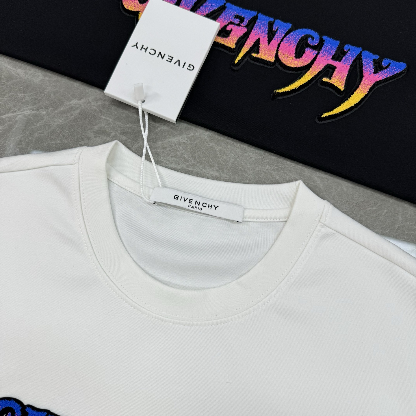 Givenchy纪梵希新款莫代尔T恤.街头潮流风，主打个性穿搭。优选300g软糯莫代尔棉面料，透气舒适，