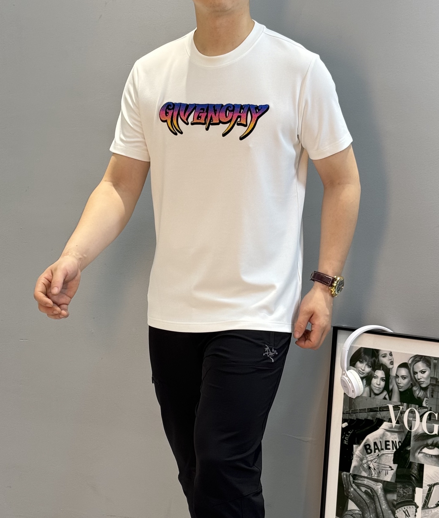 Givenchy纪梵希新款莫代尔T恤.街头潮流风，主打个性穿搭。优选300g软糯莫代尔棉面料，透气舒适，