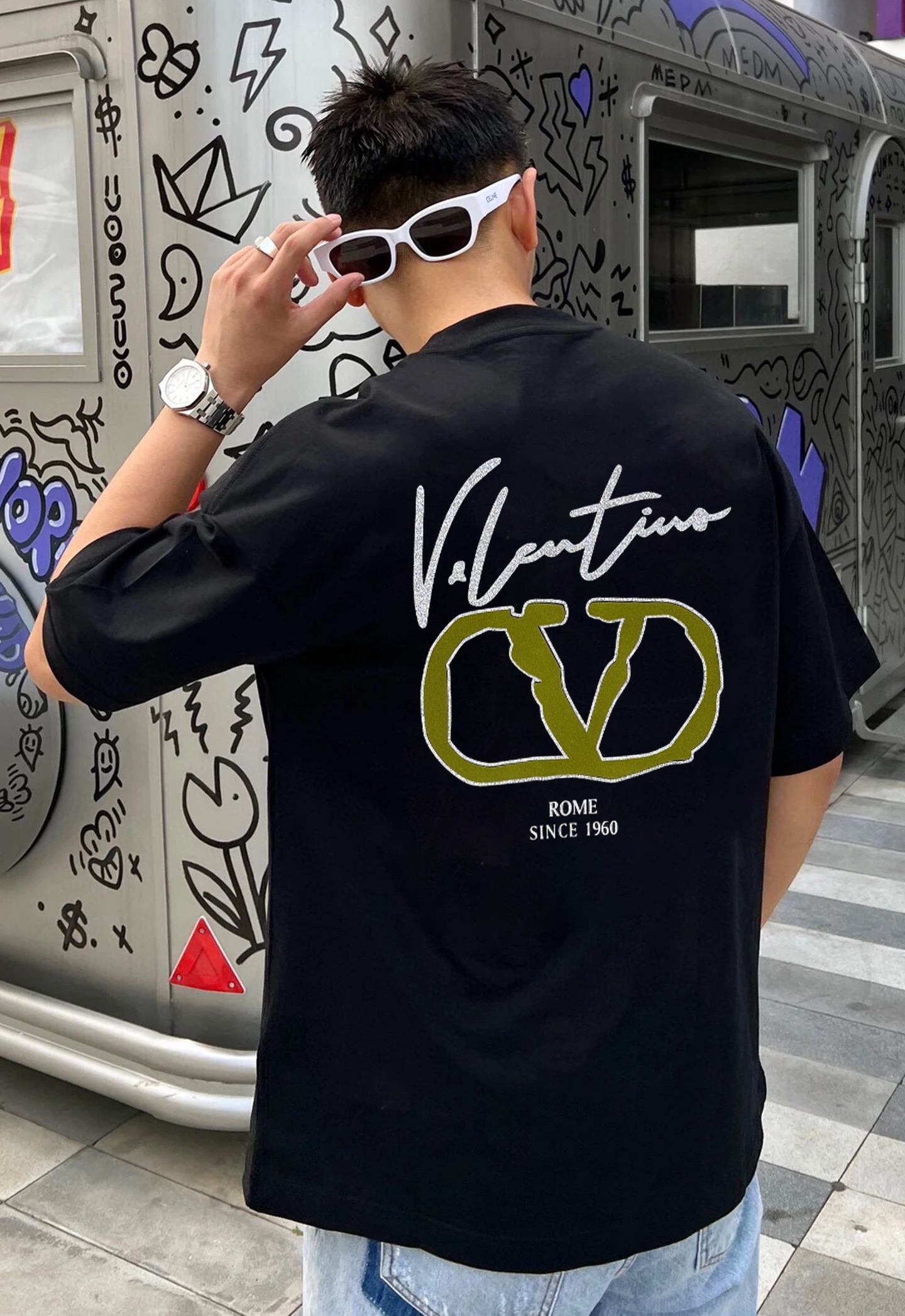Valentin*华伦天奴新款潮牌T恤.男女同款～❤️双面花型设计.胸前.后背高级字母LOGO绒感设计.